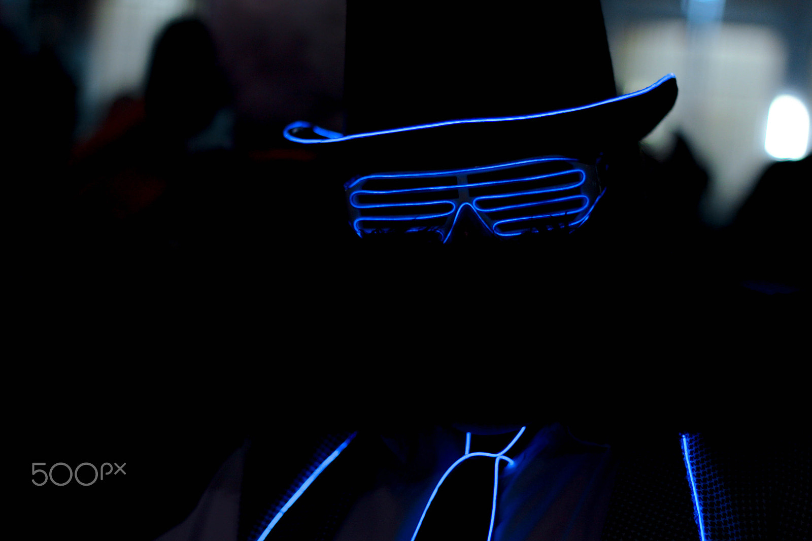 Canon EOS 700D (EOS Rebel T5i / EOS Kiss X7i) + Canon EF 50mm F1.8 II sample photo. Blue streak photography