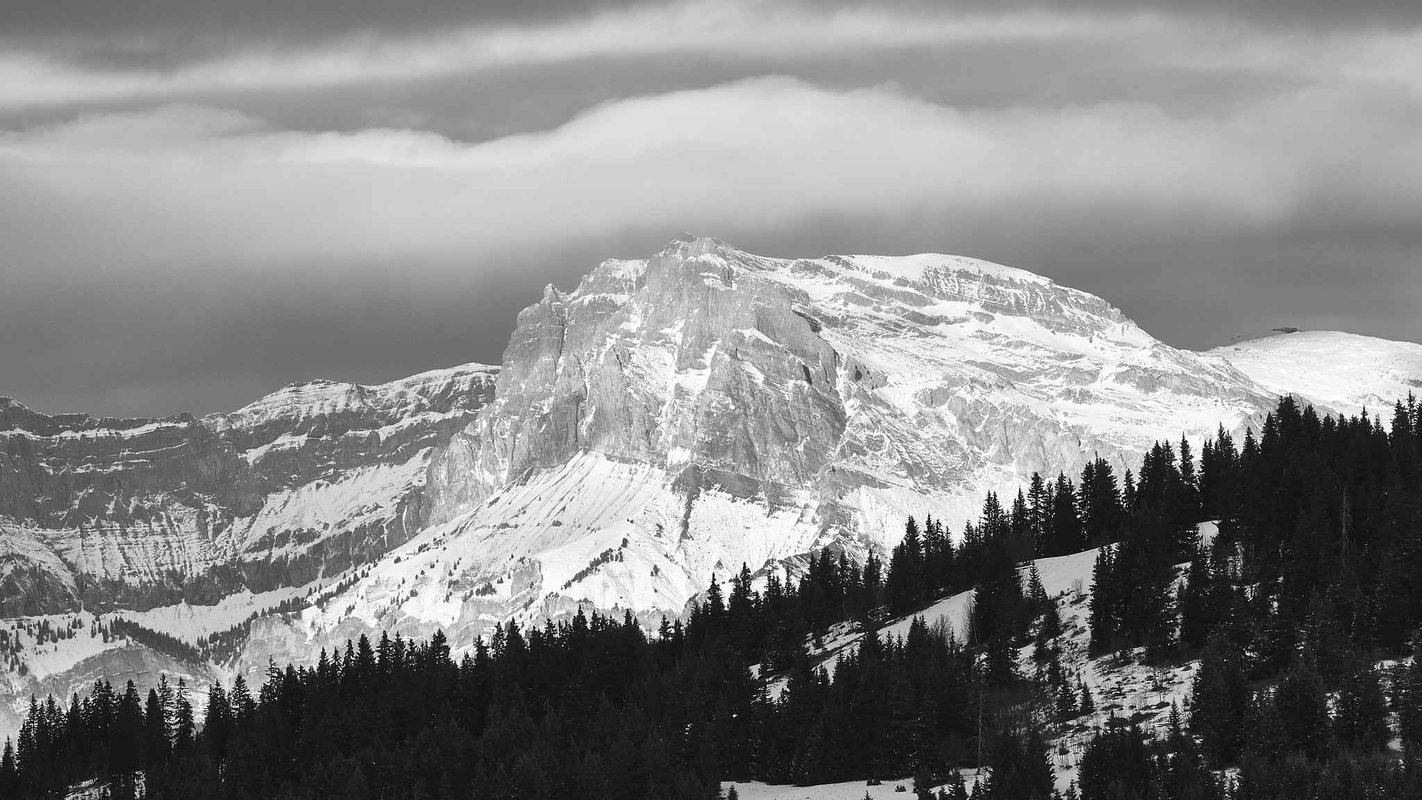 Olympus OM-D E-M5 + Olympus M.Zuiko Digital ED 40-150mm F2.8 Pro sample photo. French alps photography