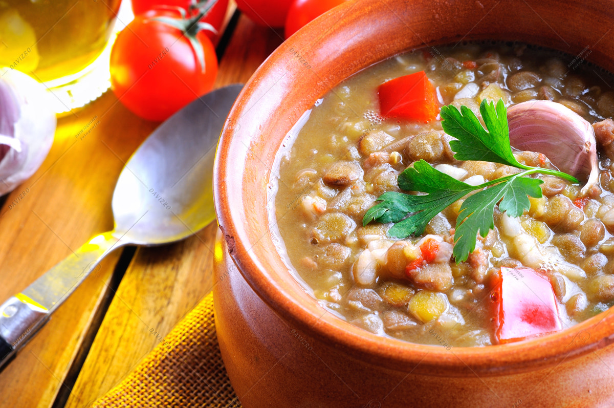 Tamron SP 24-70mm F2.8 Di VC USD sample photo. Lentil stew with red pepper and garlic traditional photography