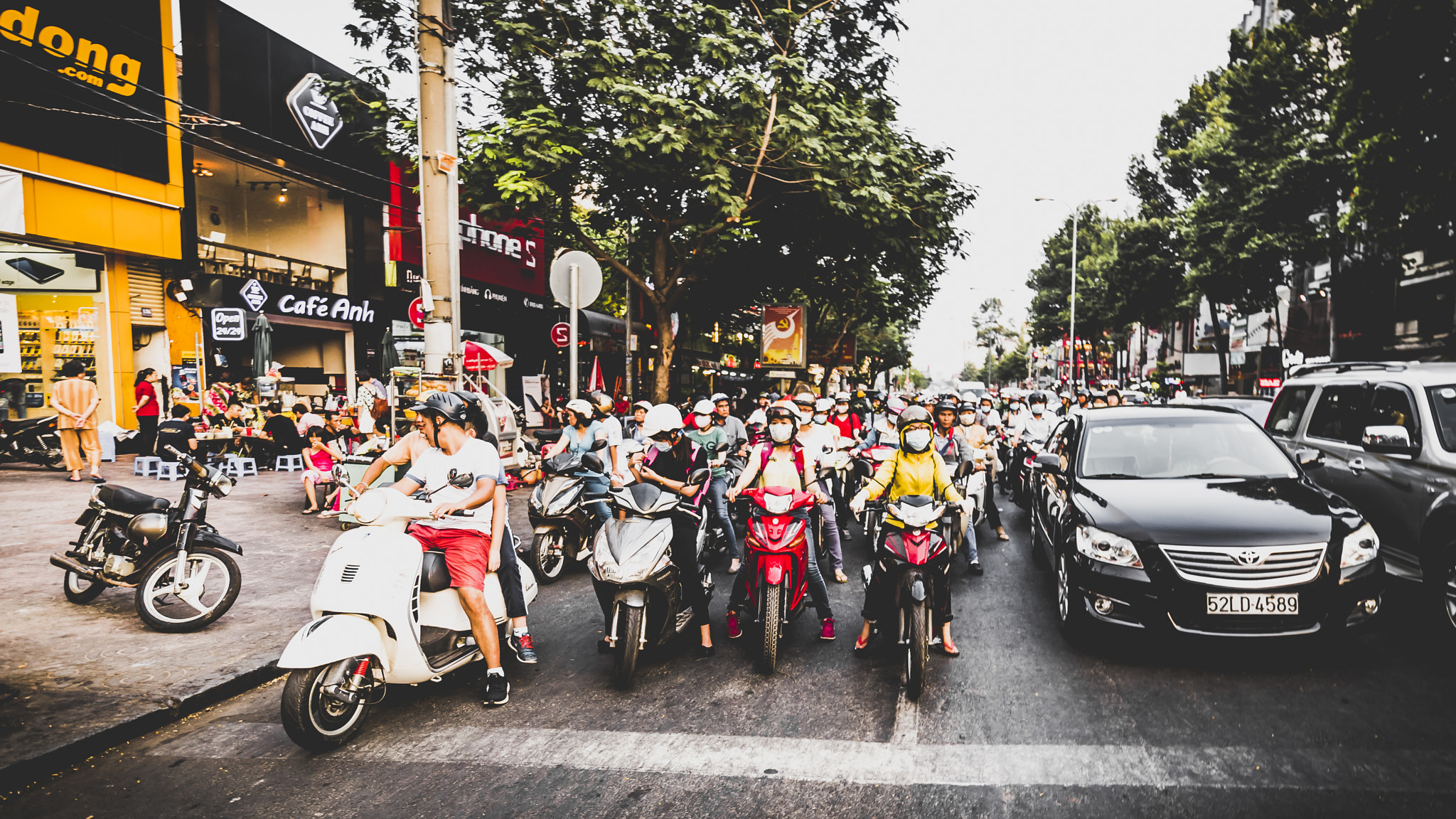 Tamron SP 15-30mm F2.8 Di VC USD sample photo. Saigon street scene photography