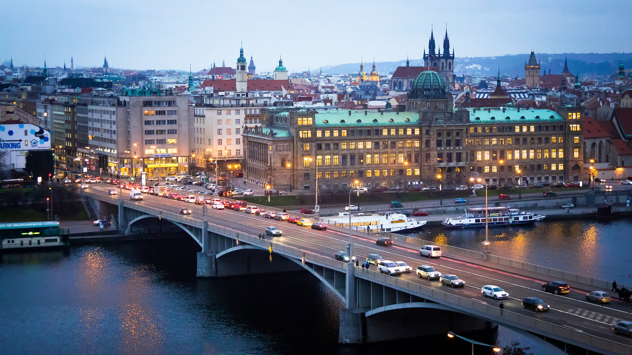 Panasonic Lumix DMC-GH4 sample photo. Prague under falling night photography