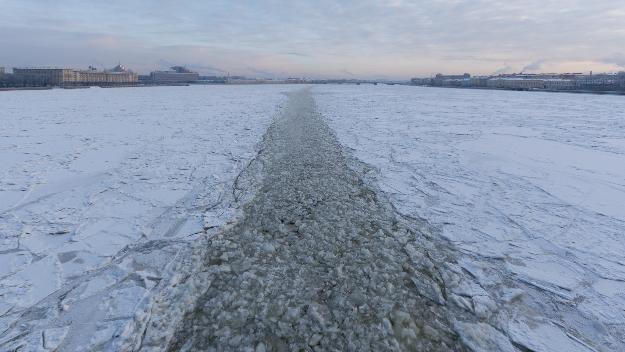 Sigma 10-20mm F4-5.6 EX DC HSM sample photo. Broken ice on neva photography