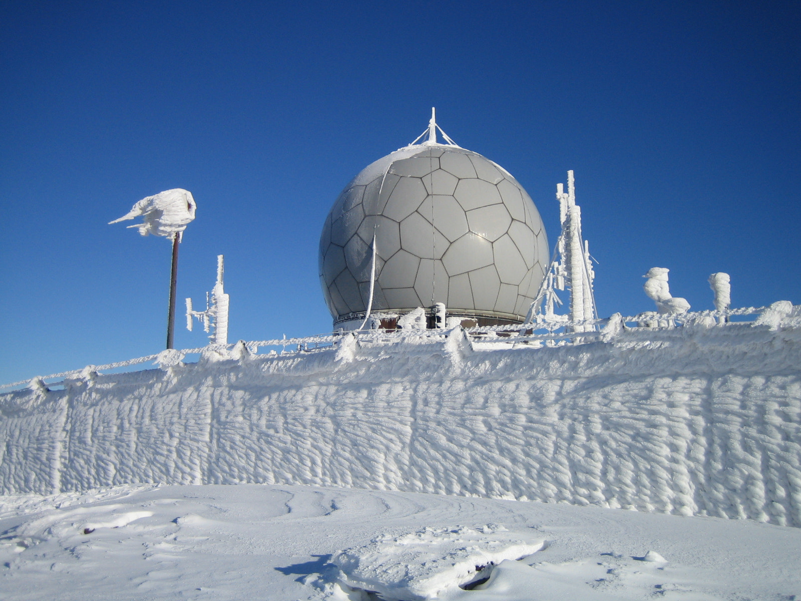 Canon DIGITAL IXUS 40 sample photo. Frozen dome photography
