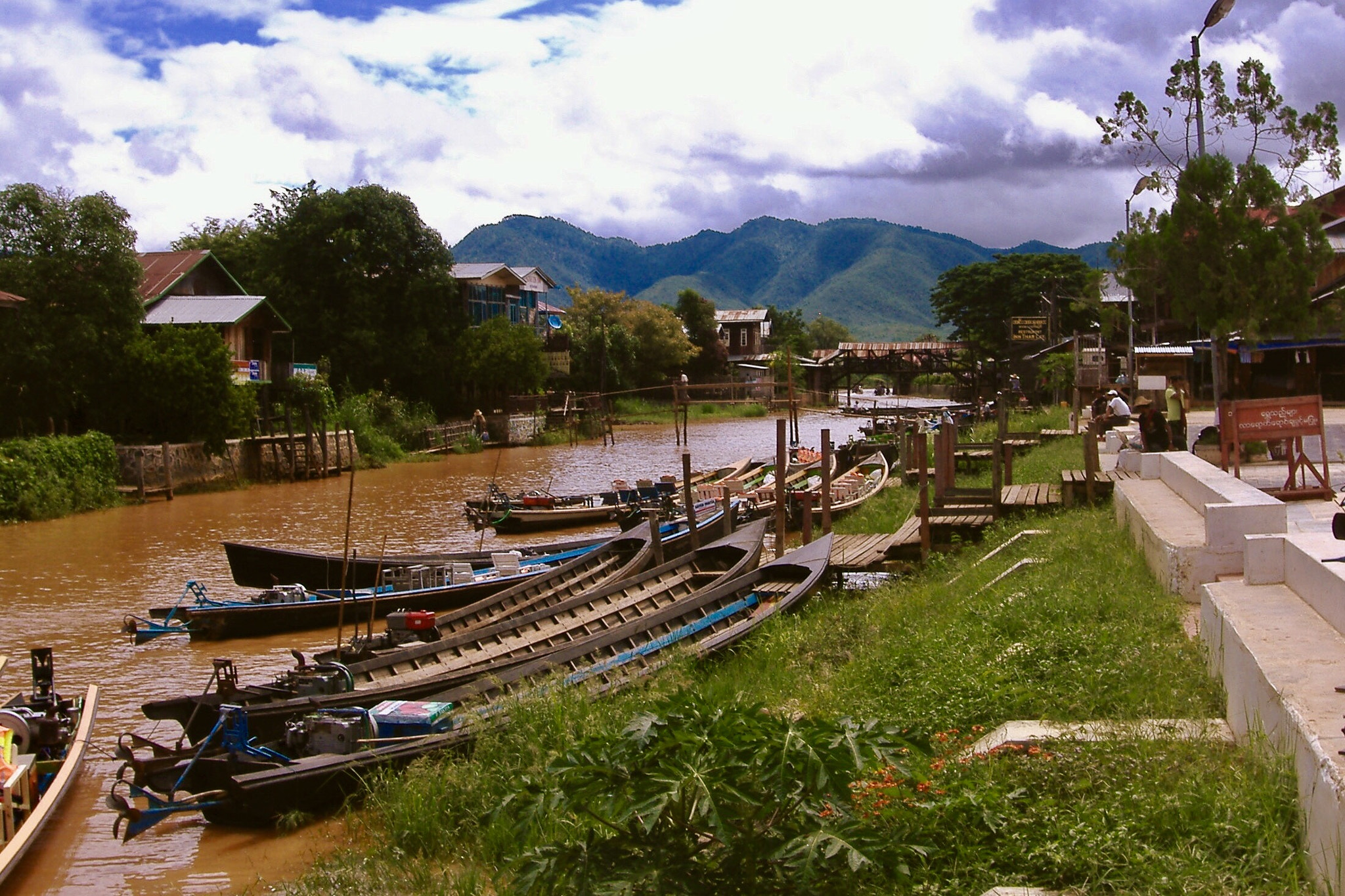 Fujifilm FinePix A345 sample photo. Boats on the river, myanmar photography