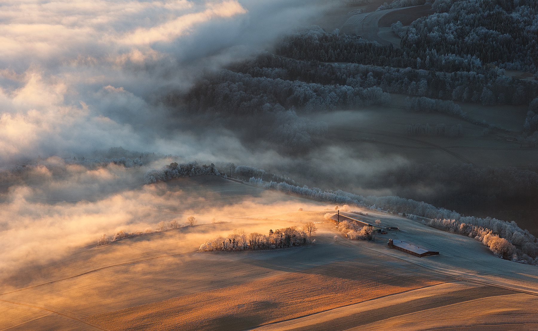 Nikon AF-S Nikkor 70-200mm F4G ED VR sample photo. Warmly cold photography