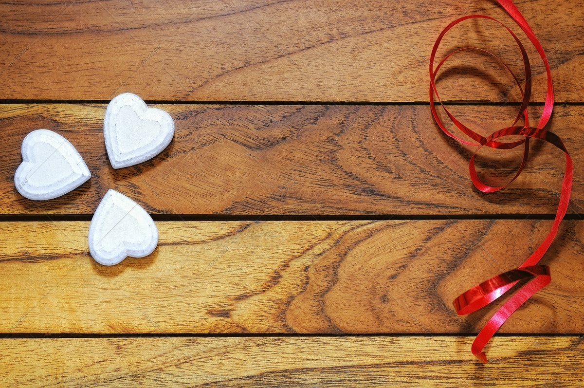 Tamron SP 24-70mm F2.8 Di VC USD sample photo. Hearts forming a clover and red ribbon photography