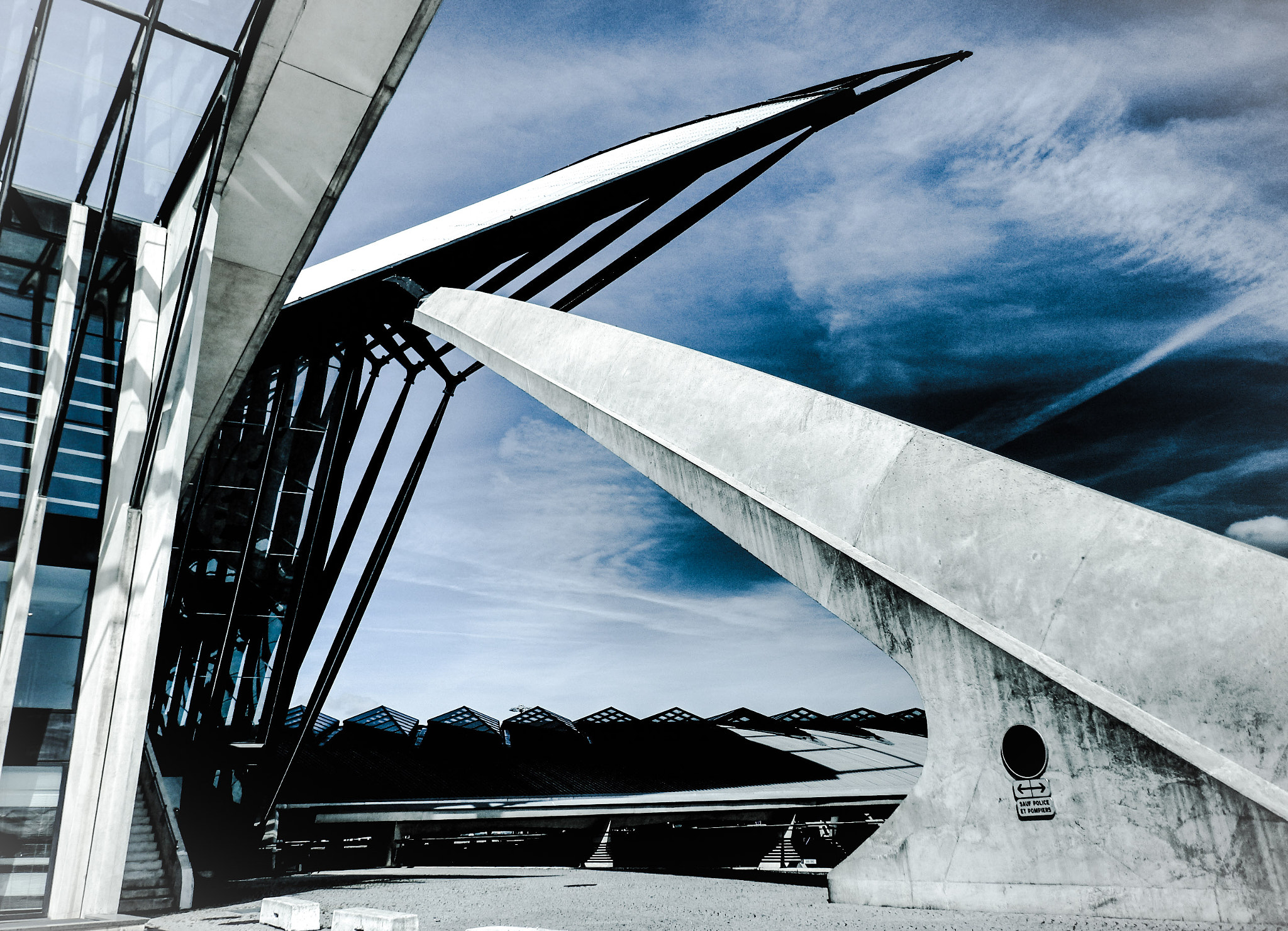 Olympus SZ-31MR sample photo. Knives, tgv station lyon photography