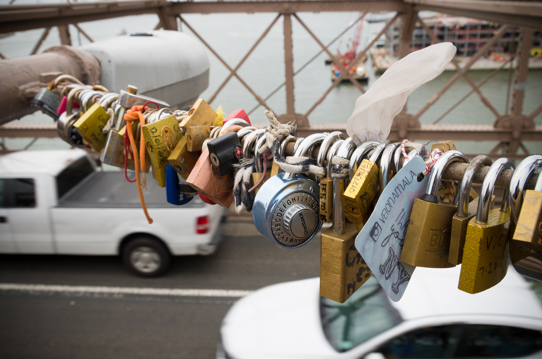 Pentax K-5 IIs sample photo. Love locks at brooklyn bridge photography