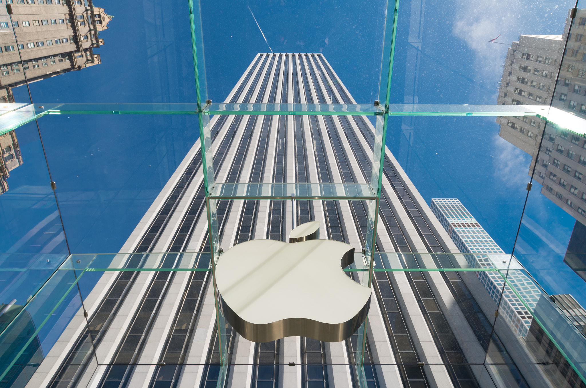 Pentax K-5 IIs sample photo. Apple store new york photography