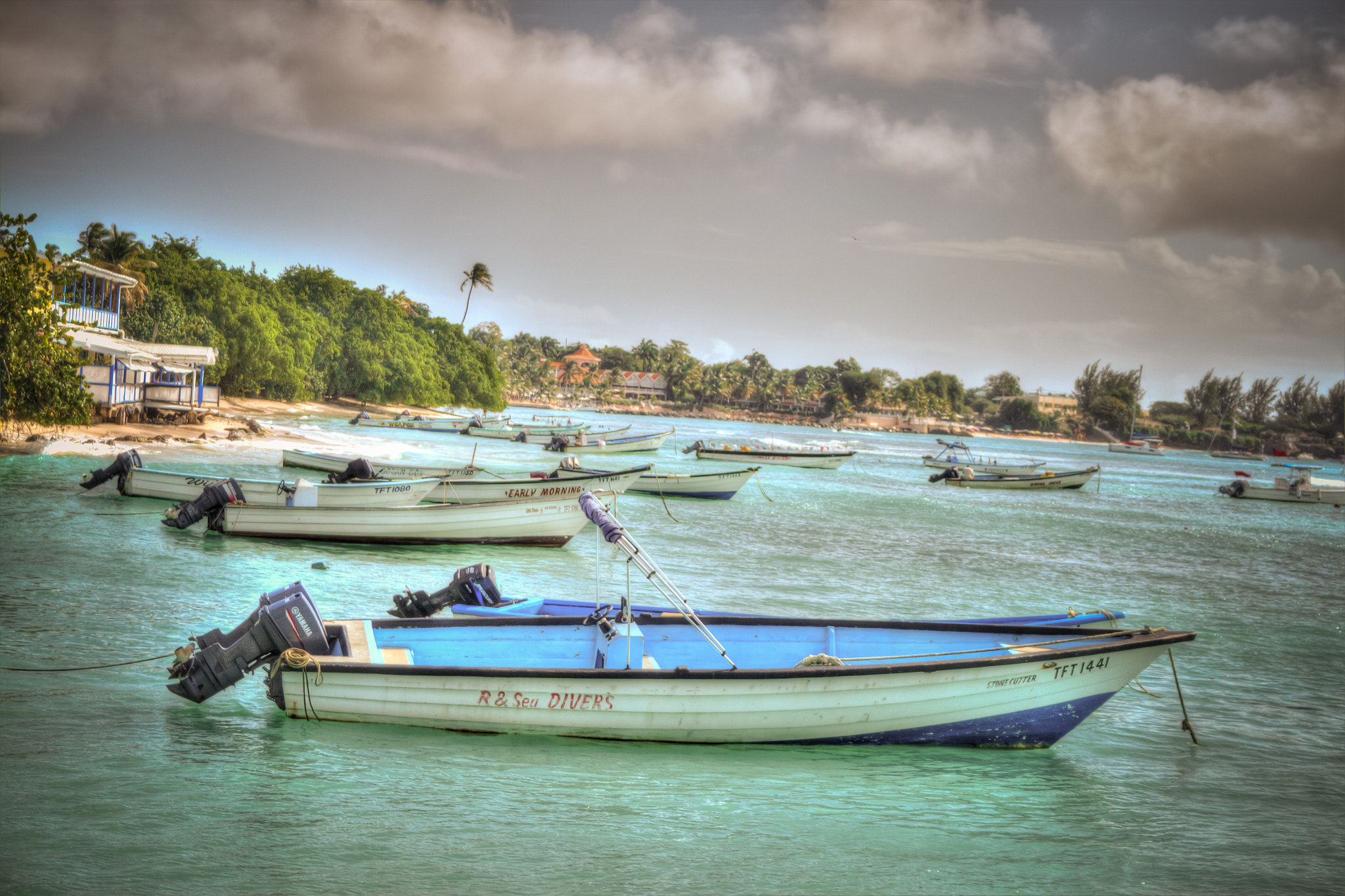 Canon EF-S 18-55mm F3.5-5.6 II sample photo. Boats that floats photography