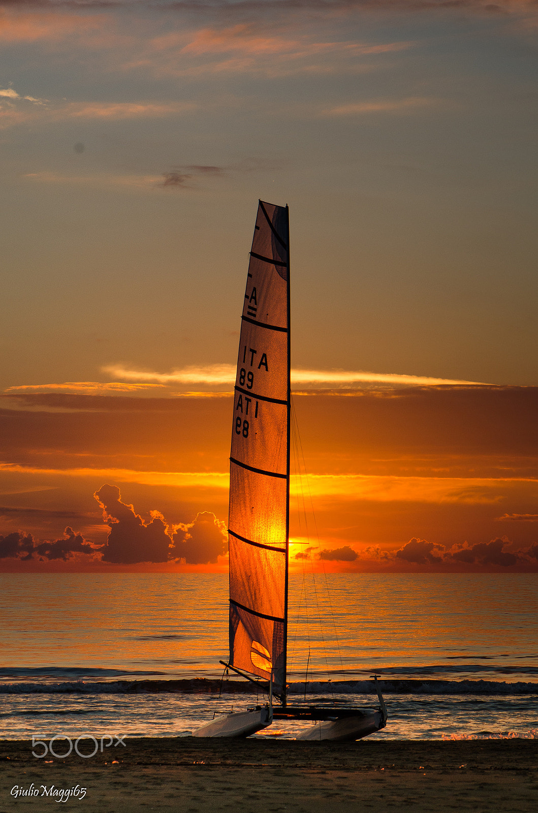 Nikon AF-S Micro-Nikkor 105mm F2.8G IF-ED VR sample photo. Vela al sole photography