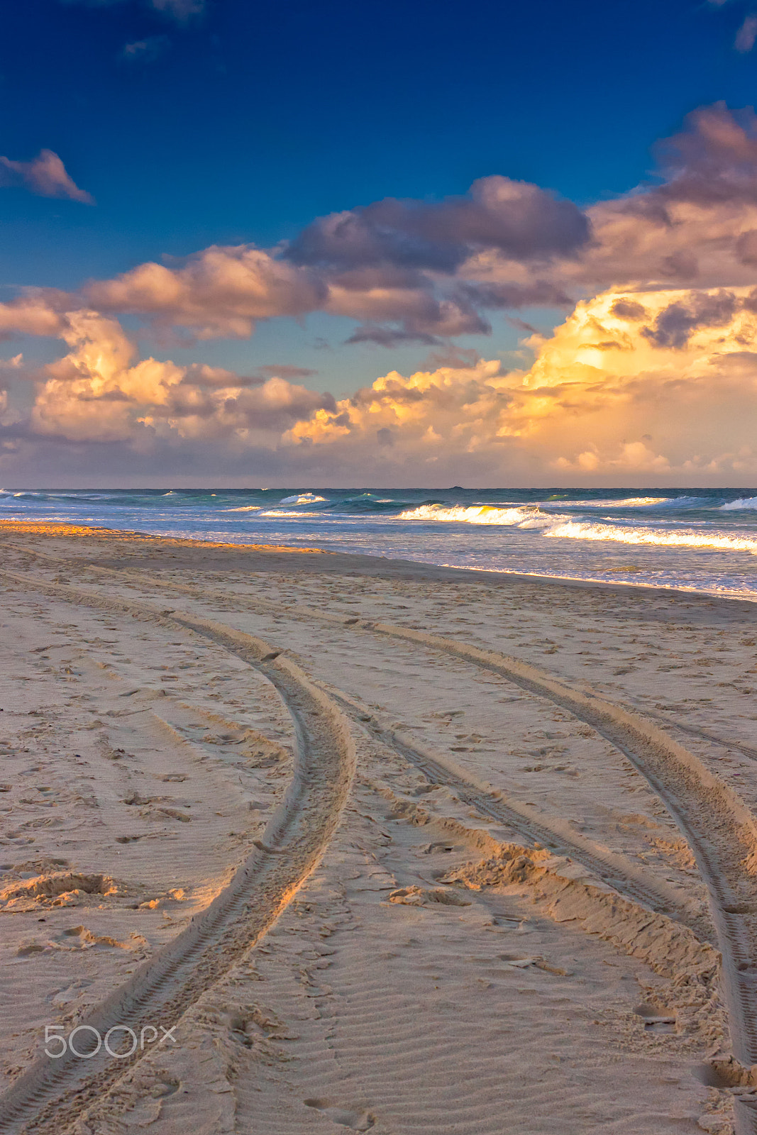 Canon EOS 50D + Canon EF 40mm F2.8 STM sample photo. Tracks on the beach photography