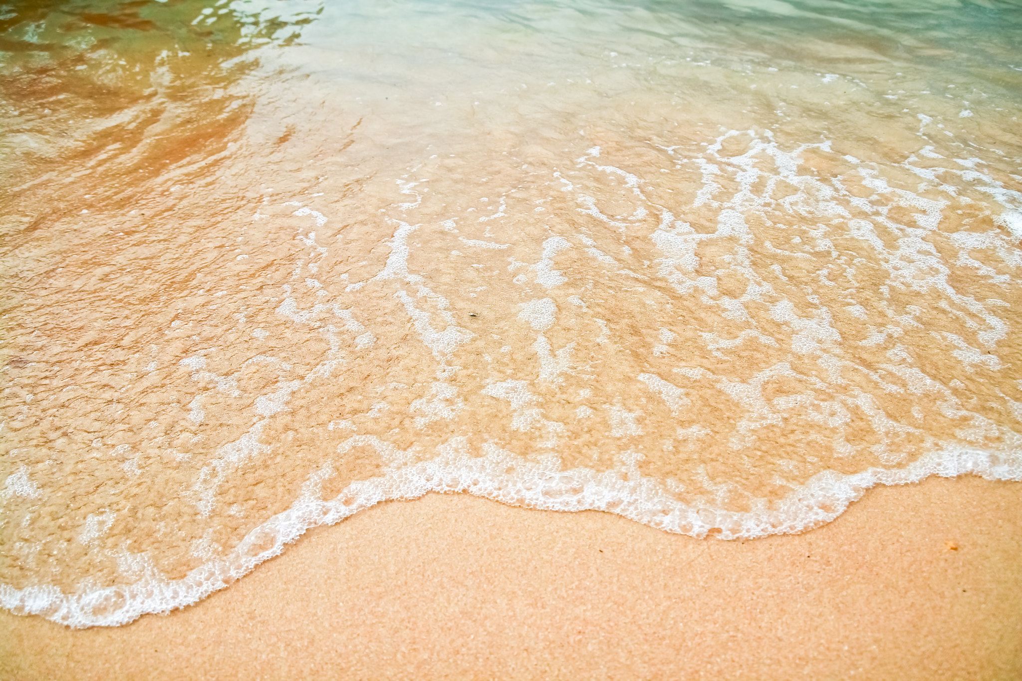 Canon EOS 600D (Rebel EOS T3i / EOS Kiss X5) sample photo. Wave of the sea on the sandy beach photography