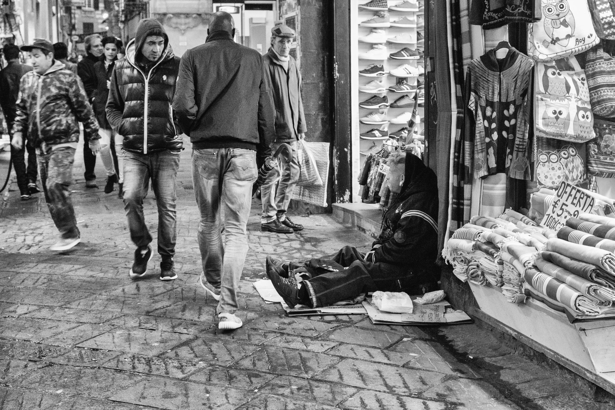 Canon EF 40mm F2.8 STM sample photo. Charity in the alley photography