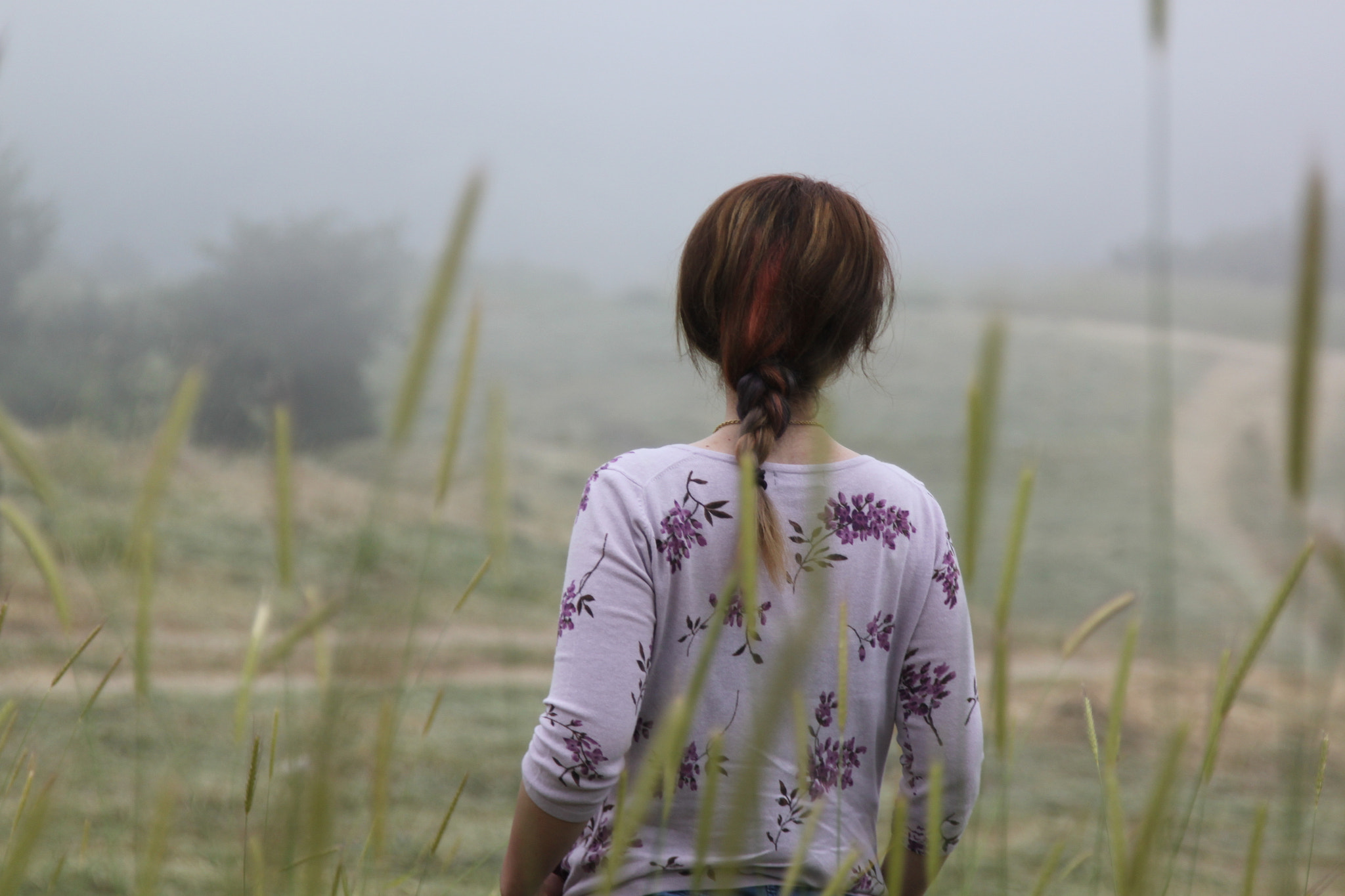 Canon EOS 500D (EOS Rebel T1i / EOS Kiss X3) sample photo. Girl in fog photography