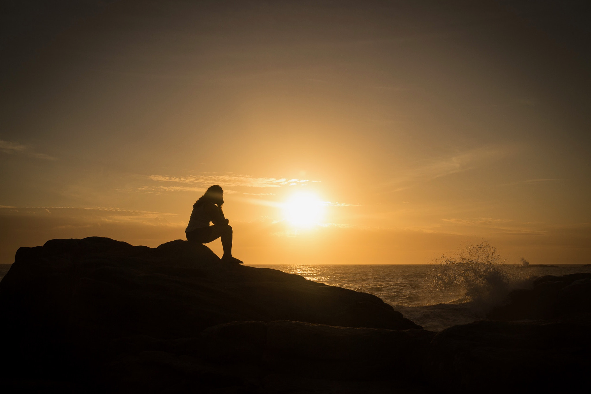 Canon EF-S 18-200mm F3.5-5.6 IS sample photo. Contemplando o nascer do sol em costa azul - rio das ostras photography