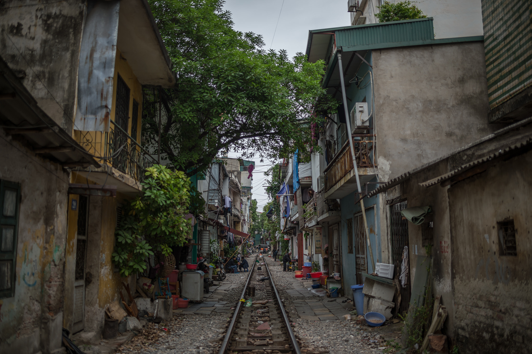 Nikon Df + Nikon AF-S Nikkor 35mm F1.8G ED sample photo. Hanoi rails. photography