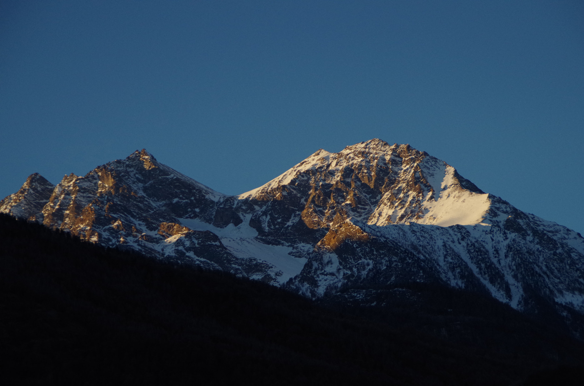 Pentax K-500 + Tamron AF 18-200mm F3.5-6.3 XR Di II LD Aspherical (IF) Macro sample photo. Mountains  photography