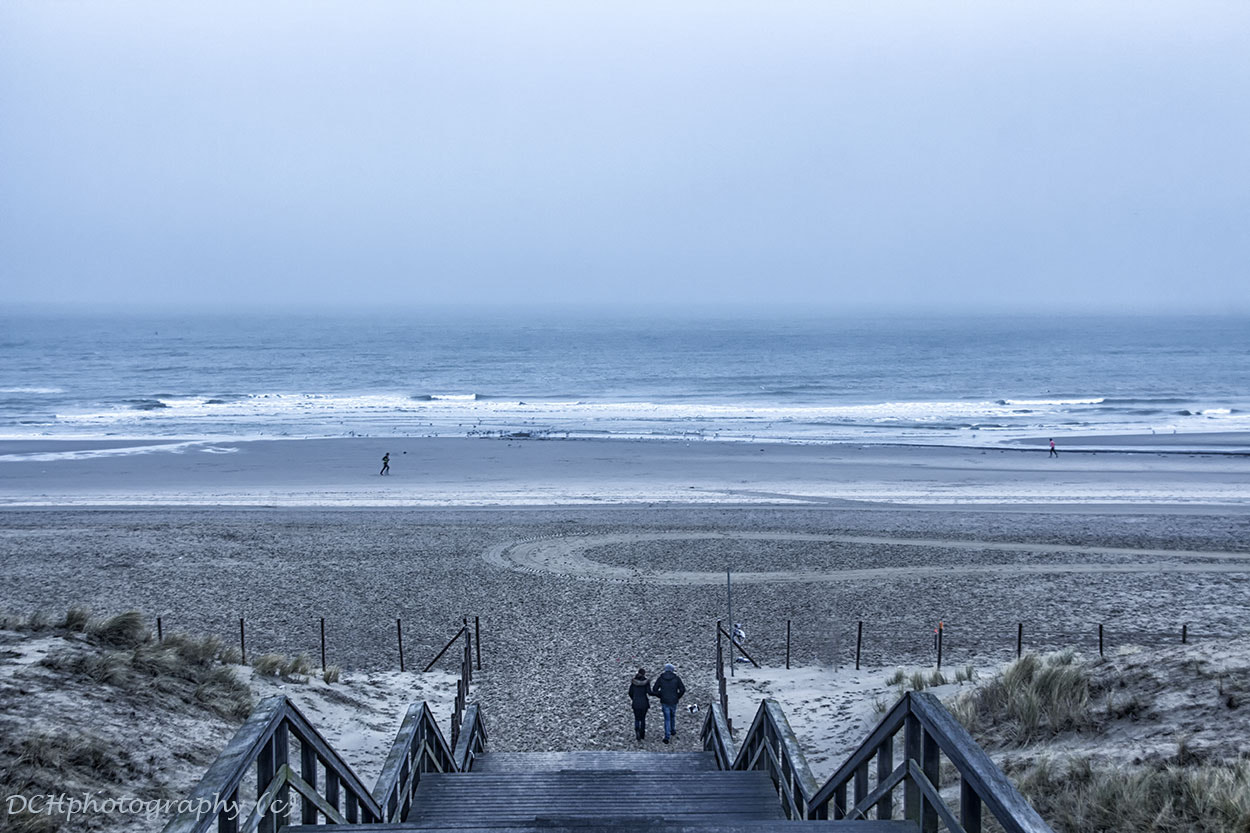 Sigma 18-200mm f/3.5-6.3 DC OS sample photo. Walking on the beach photography