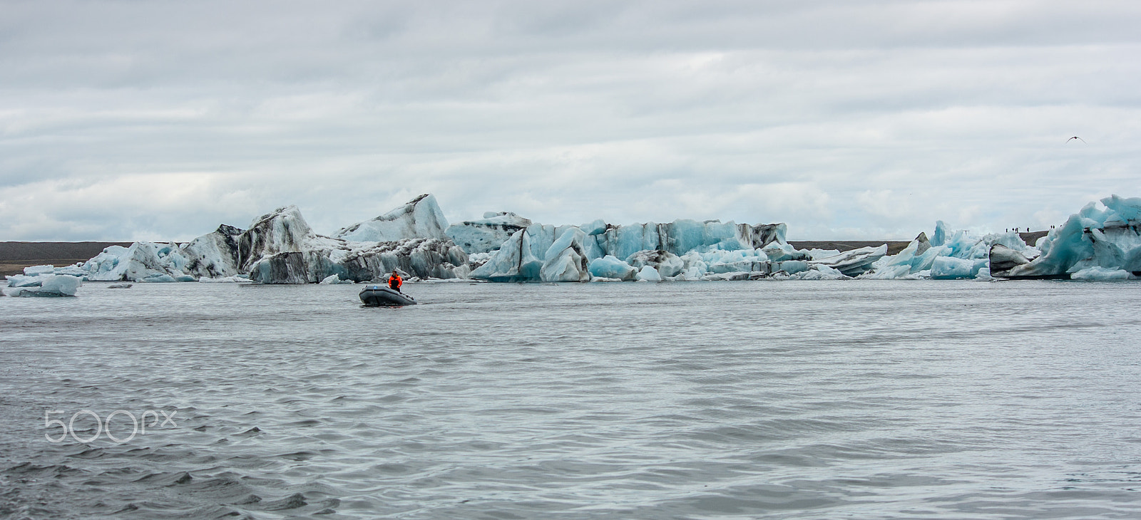 Canon EOS 400D (EOS Digital Rebel XTi / EOS Kiss Digital X) sample photo. Floating icebergs photography