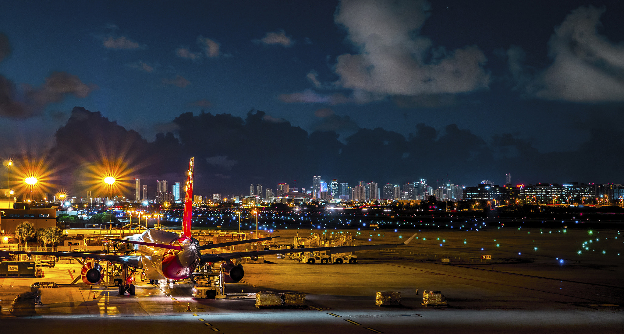 Panasonic Lumix DMC-GX8 + Panasonic Leica DG Nocticron 42.5mm F1.2 ASPH OIS sample photo. Early morning miami airport photography