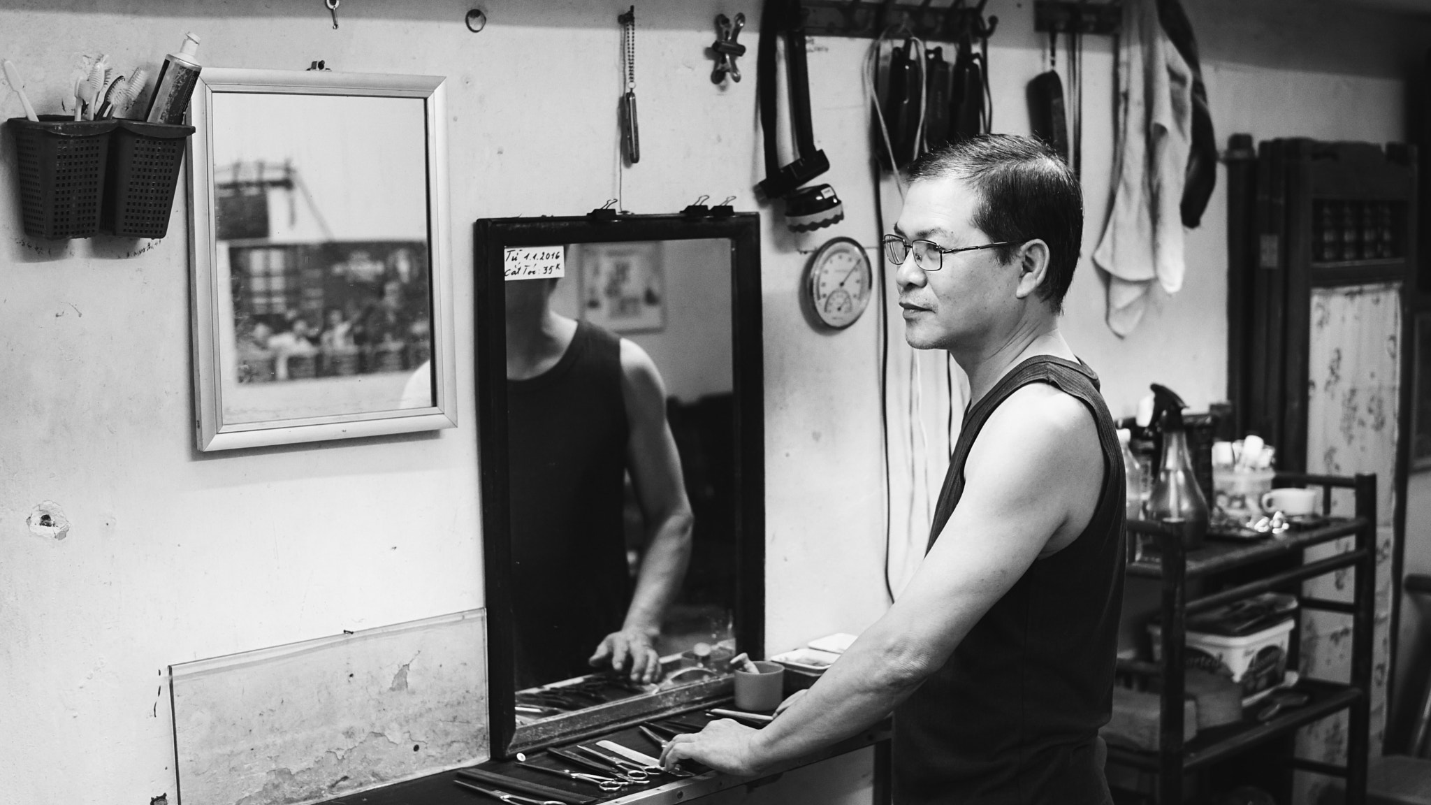 Sony a6000 + Sigma 30mm F1.4 DC DN | C sample photo. The barber photography