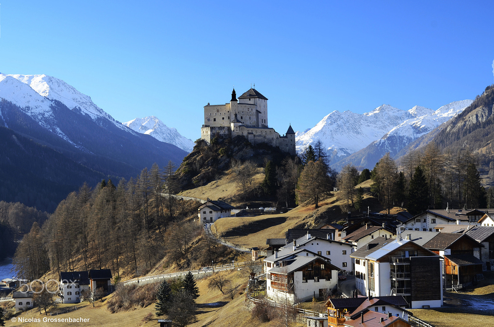 Nikon D7000 + Sigma 50mm F1.4 DG HSM Art sample photo. Schloss tarasp photography