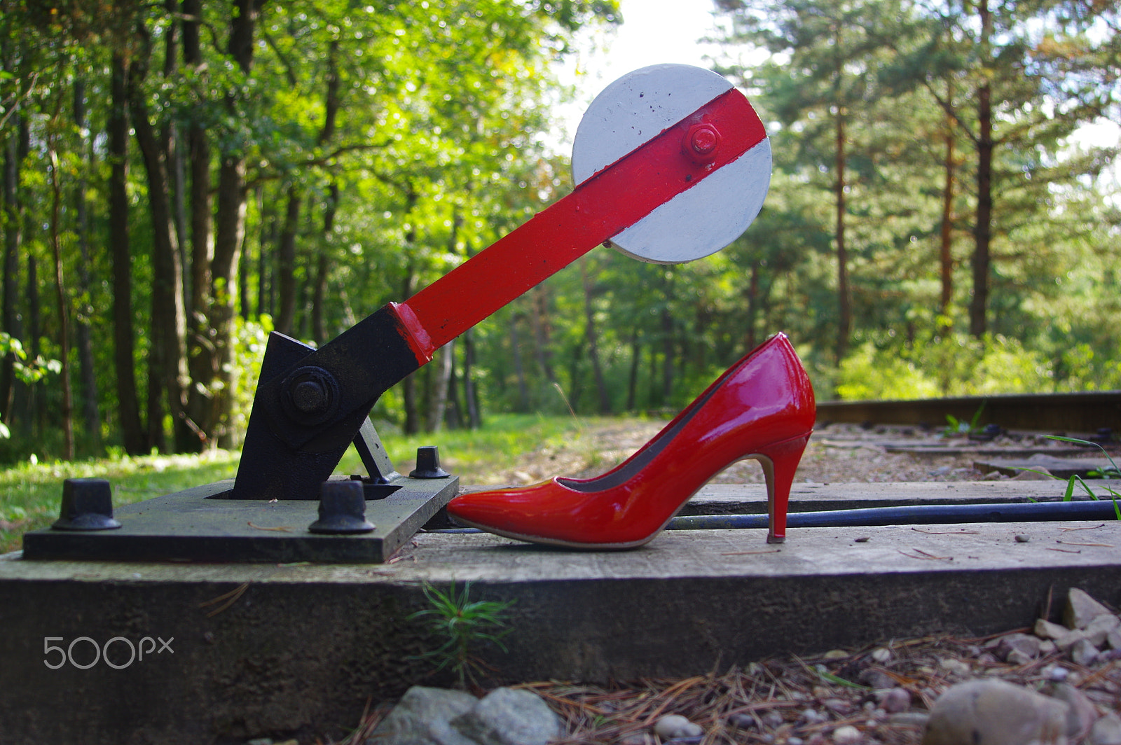 Sigma 17-35mm F2.8-4 EX DG sample photo. High-heeled shoe photography