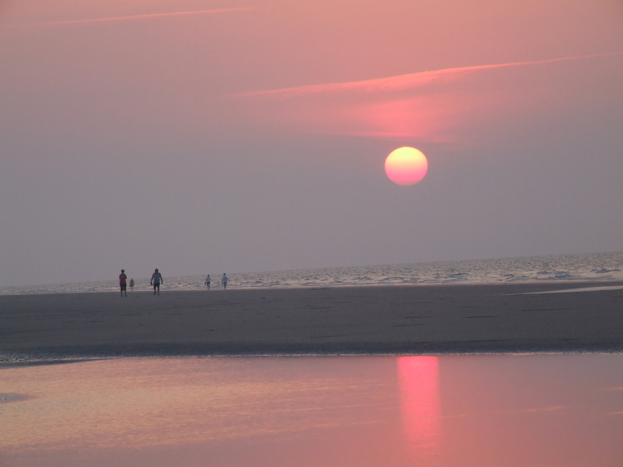 Fujifilm FinePix S9100 sample photo. Sunrise walk on the beach photography