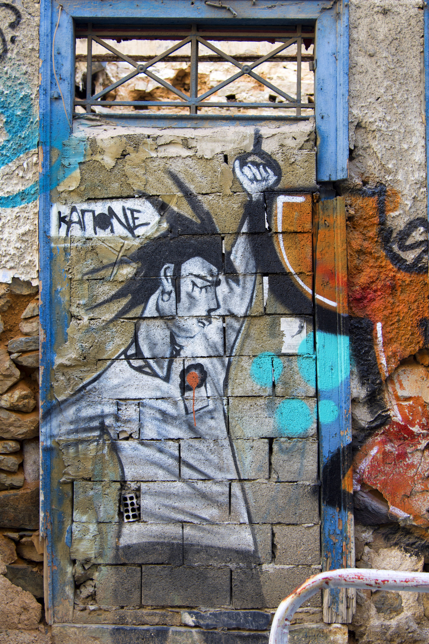 Nikon AF-S Nikkor 24-120mm F4G ED VR sample photo. Graffiti photography