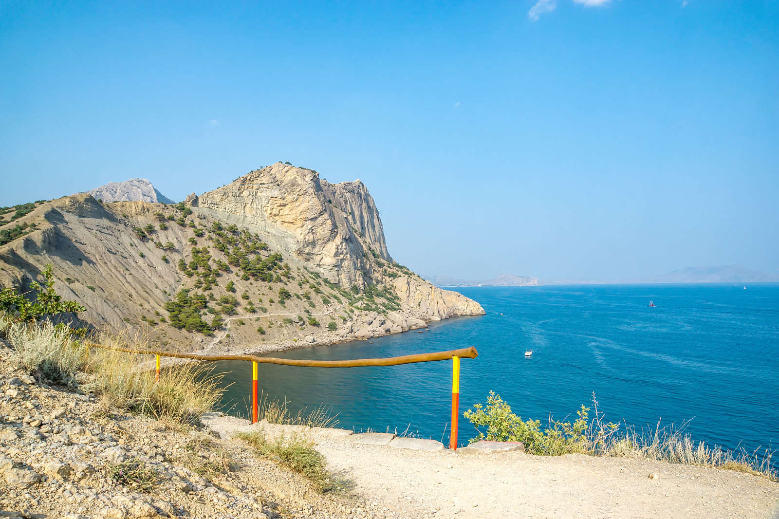 Sony SLT-A77 + Sony Vario-Sonnar T* DT 16-80mm F3.5-4.5 ZA sample photo. Trail golitsyn. mountain koba-kaya. crimea. photography