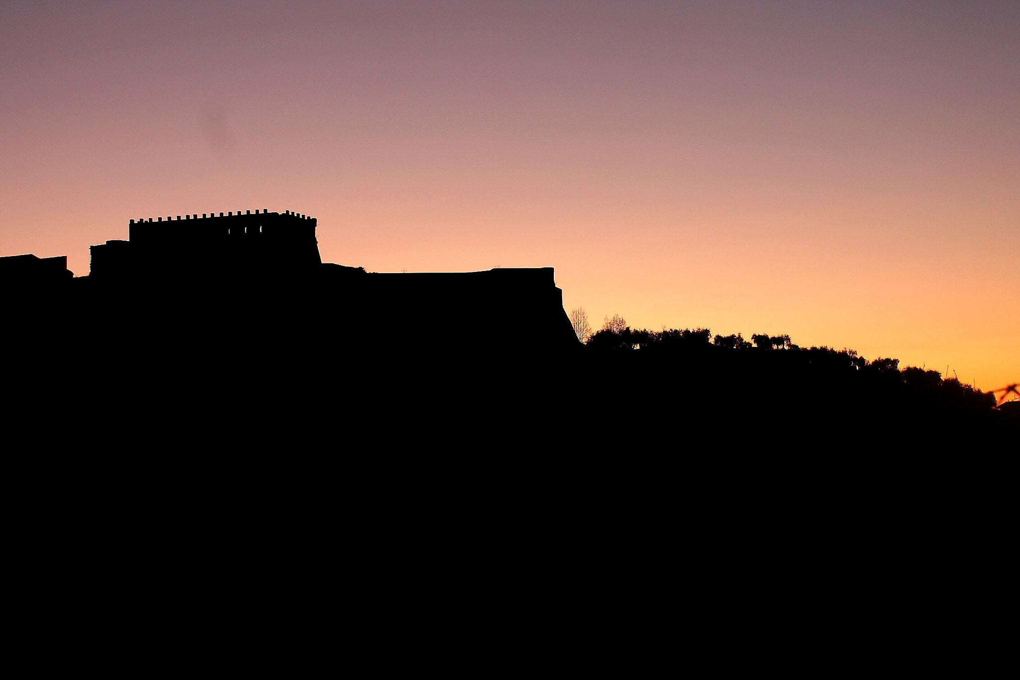 Canon EF-S 18-55mm F3.5-5.6 IS II sample photo. Castle malaspina, touscany photography