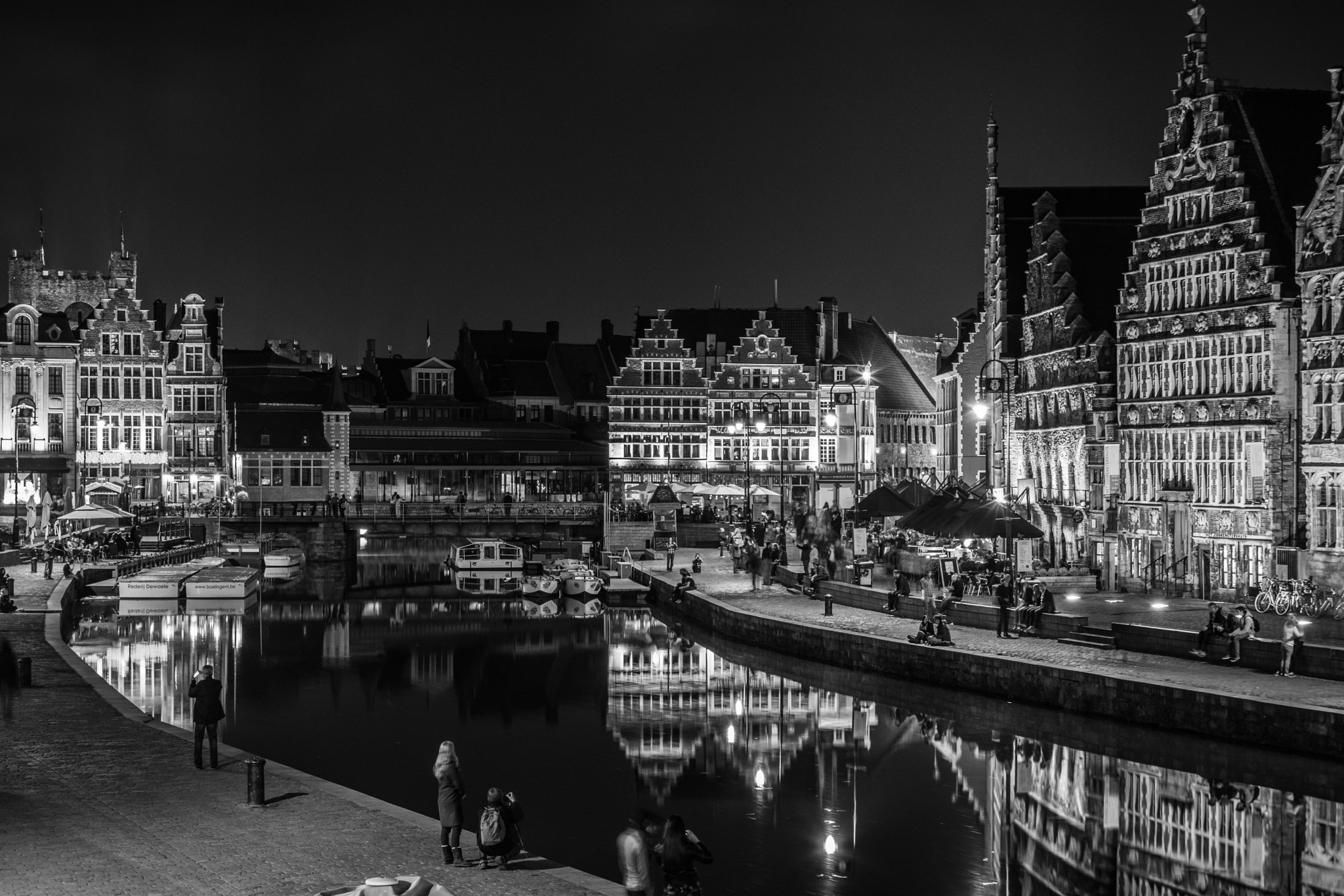 Nikon D7100 + Sigma 17-70mm F2.8-4 DC Macro OS HSM sample photo. Ghent city center in b&w photography