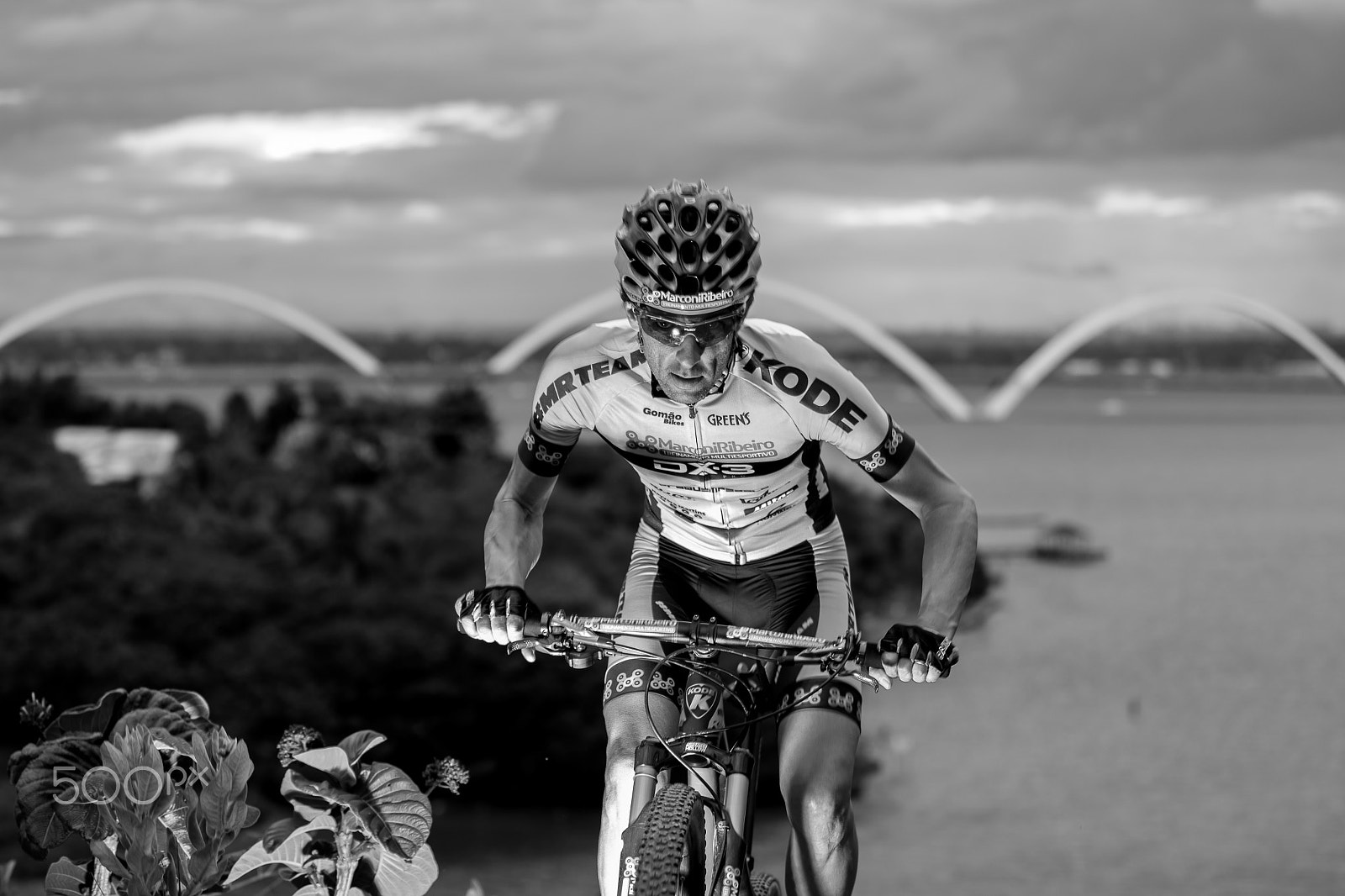 Canon EOS-1Ds Mark III sample photo. Mountain bike light photography
