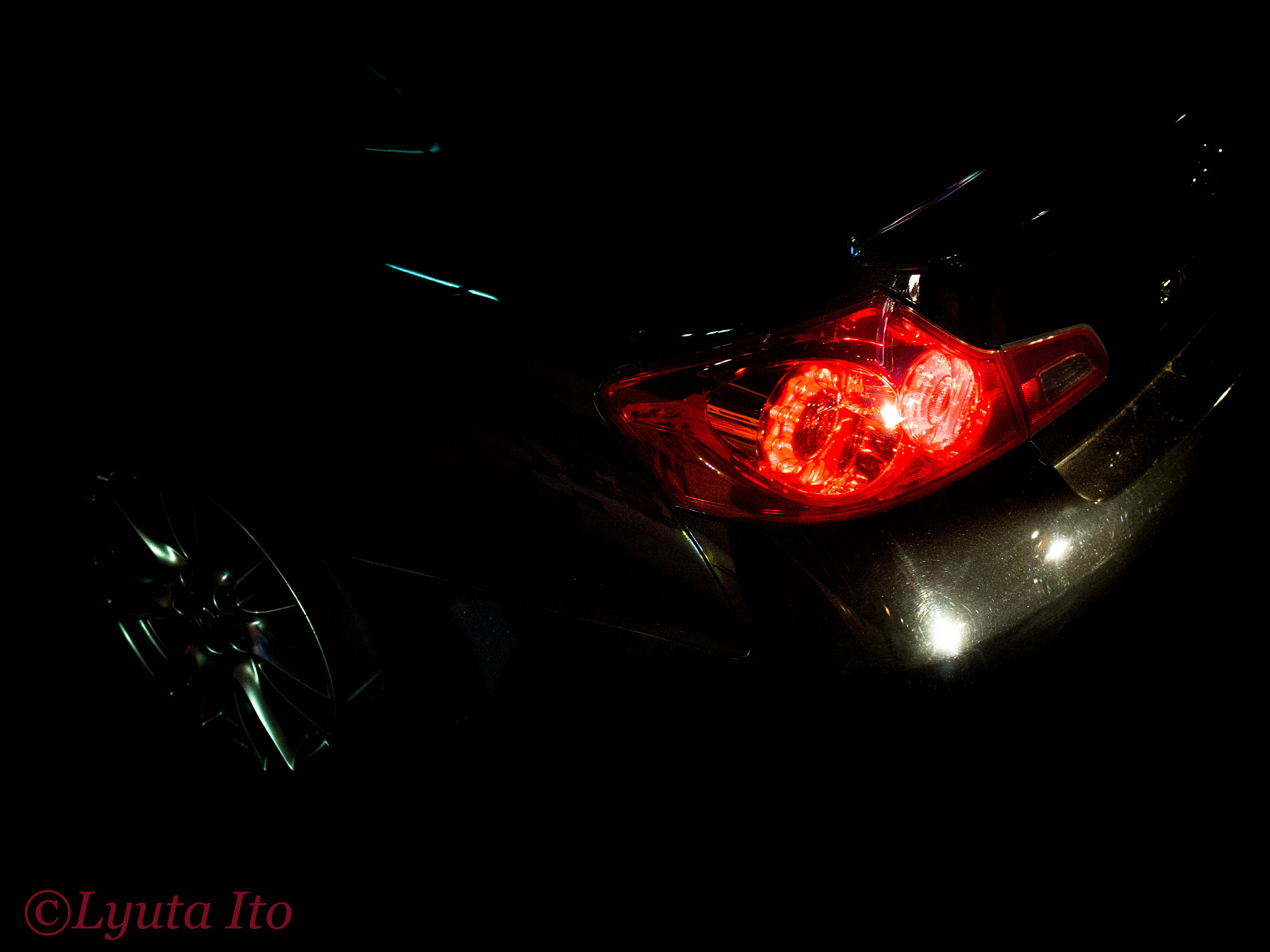 Olympus OM-D E-M5 + Olympus M.Zuiko Digital 25mm F1.8 sample photo. A black car photography