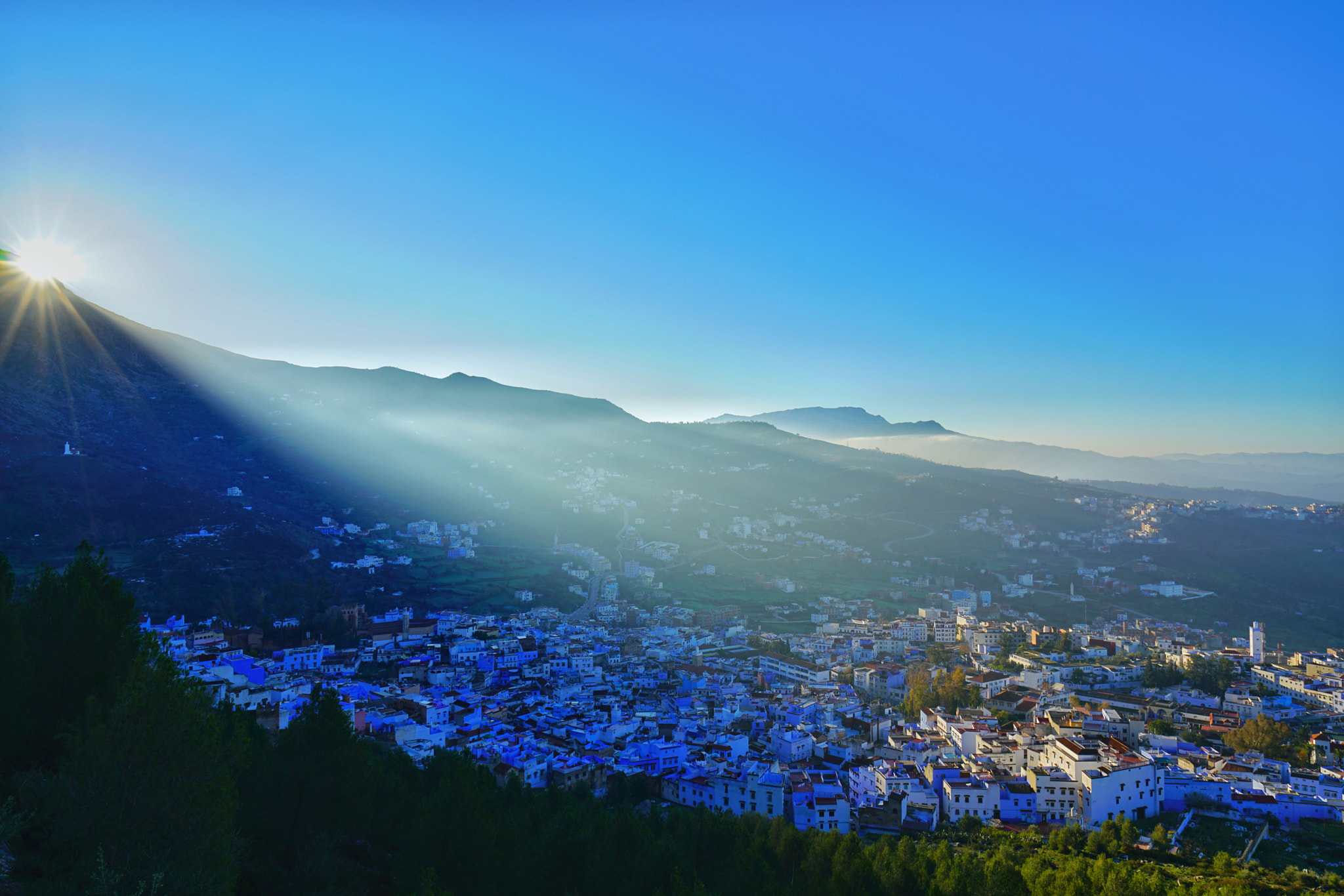 Sony a7R II + Sony Vario-Tessar T* FE 16-35mm F4 ZA OSS sample photo. Sunrise in chefchaoune photography