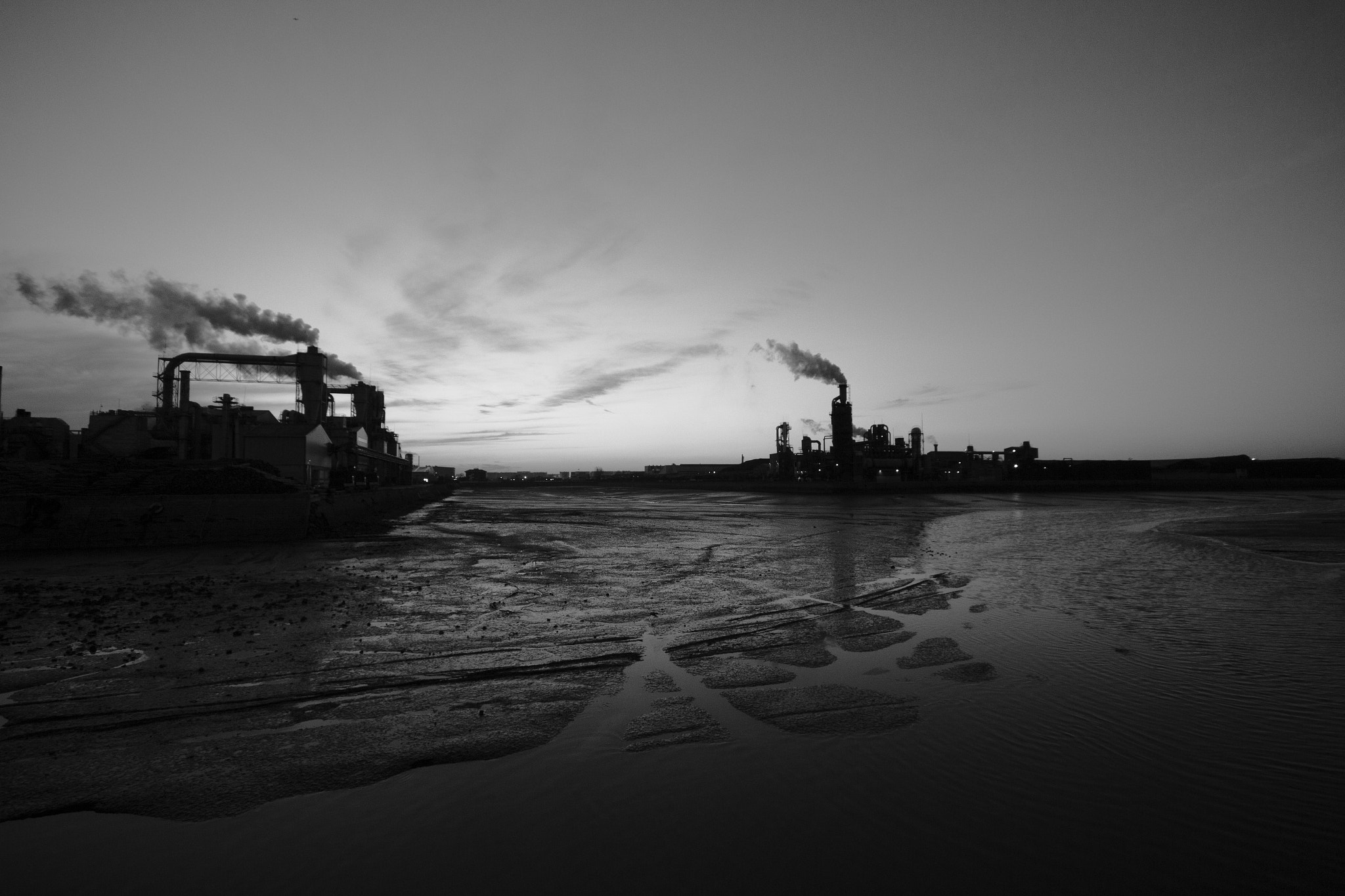 Canon EOS 650D (EOS Rebel T4i / EOS Kiss X6i) + Sigma 10-20mm F4-5.6 EX DC HSM sample photo. Factory bw photography