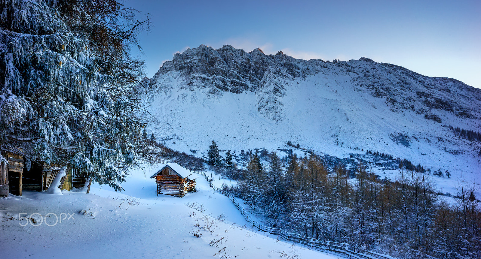 Sony a7R + E 21mm F2.8 sample photo. Zirog brenner photography