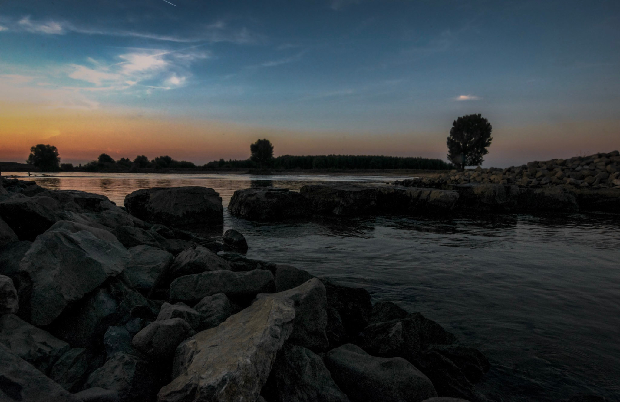Tokina AT-X 11-20mm F2.8 PRO DX sample photo. Evening starts photography