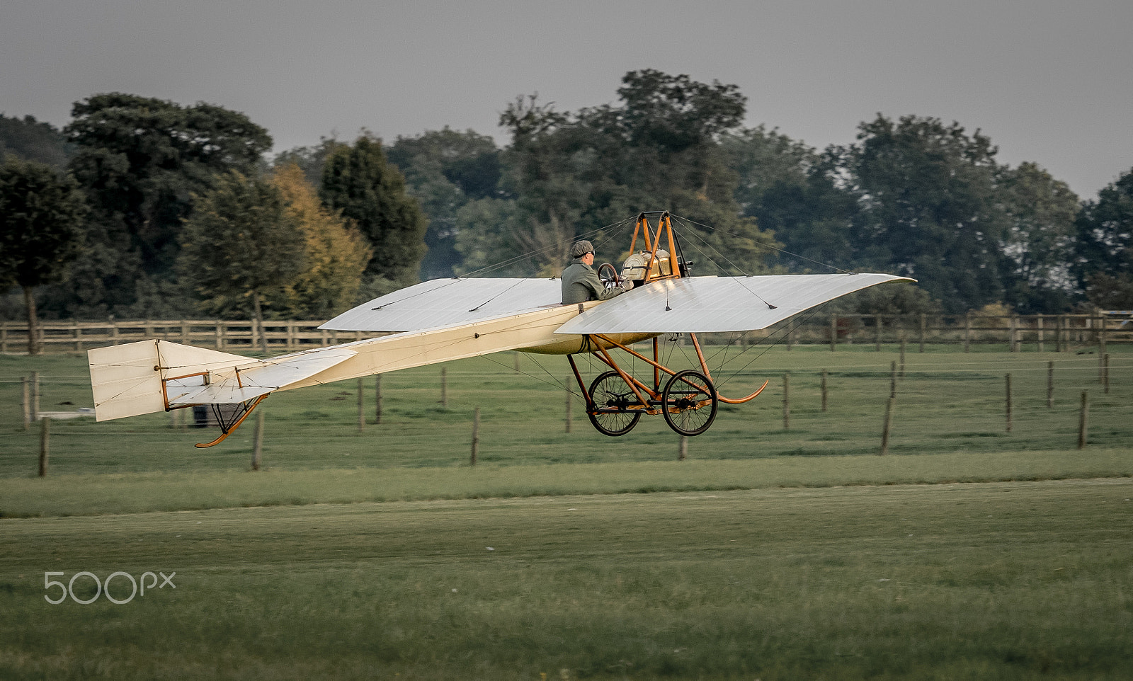 Olympus OM-D E-M1 + Olympus M.Zuiko Digital ED 40-150mm F2.8 Pro sample photo. Vintage bleriot monoplane photography