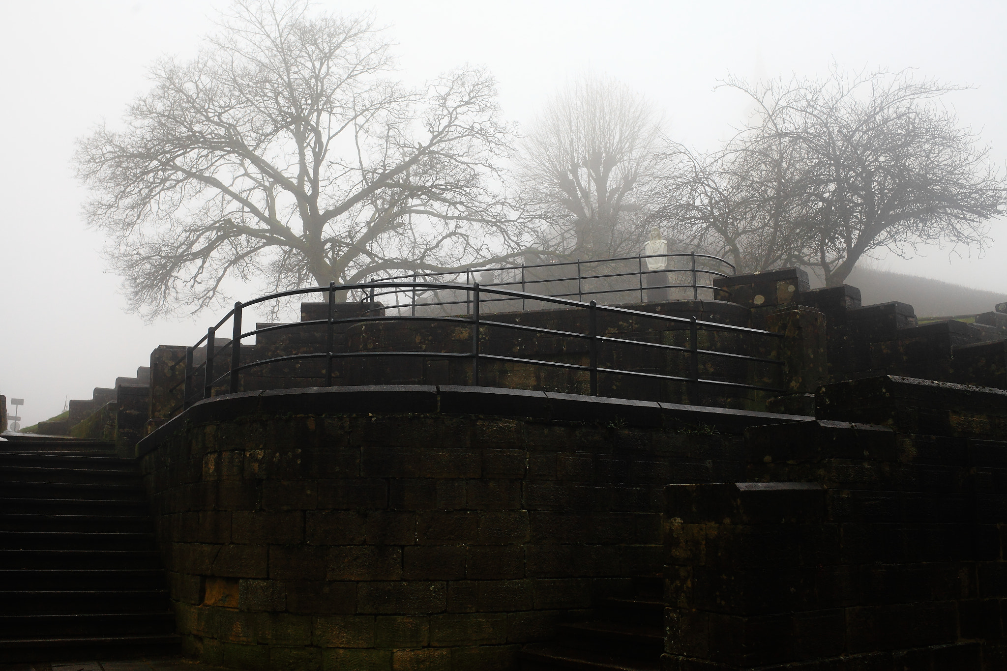 Canon EF 35mm F2 IS USM sample photo. Green castle photography