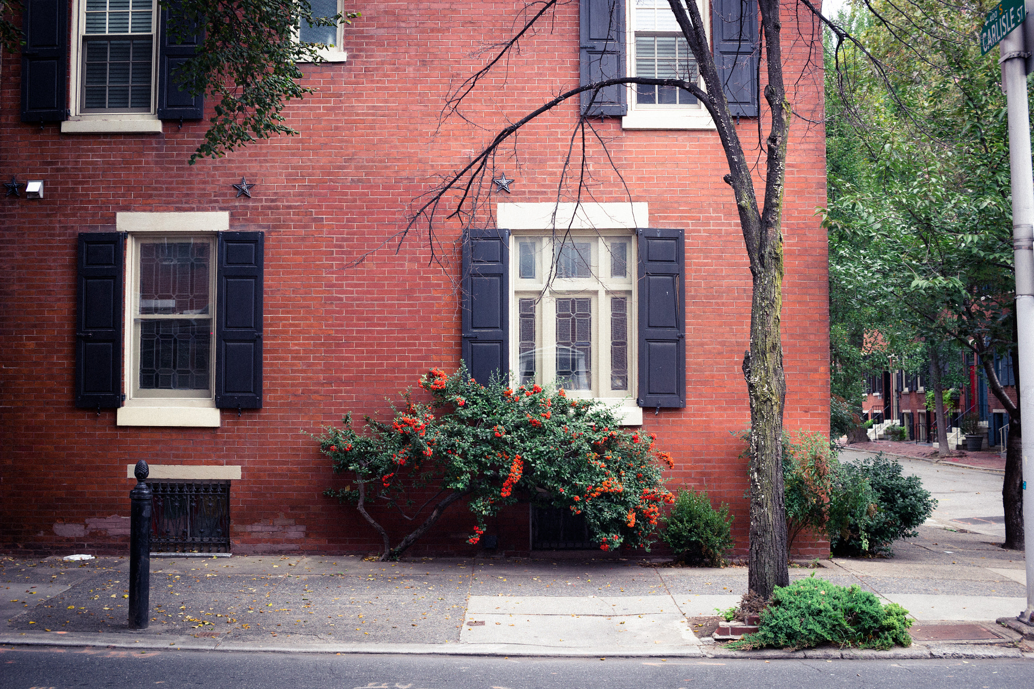 Canon EF-S 24mm F2.8 STM sample photo. Quiet uptown photography