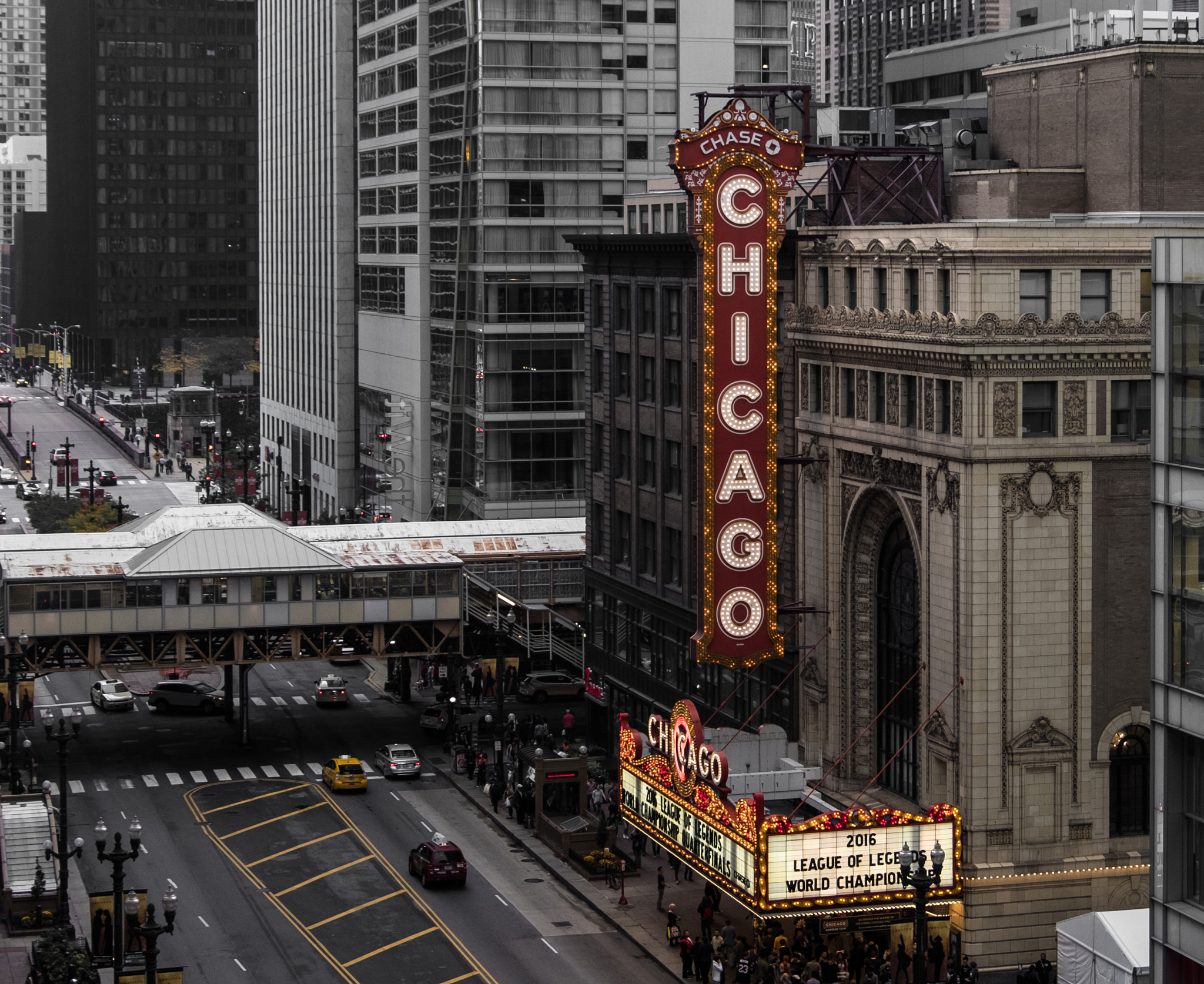 Fujifilm X-Pro2 + Fujifilm XF 18-135mm F3.5-5.6 R LM OIS WR sample photo. Chicago theater photography