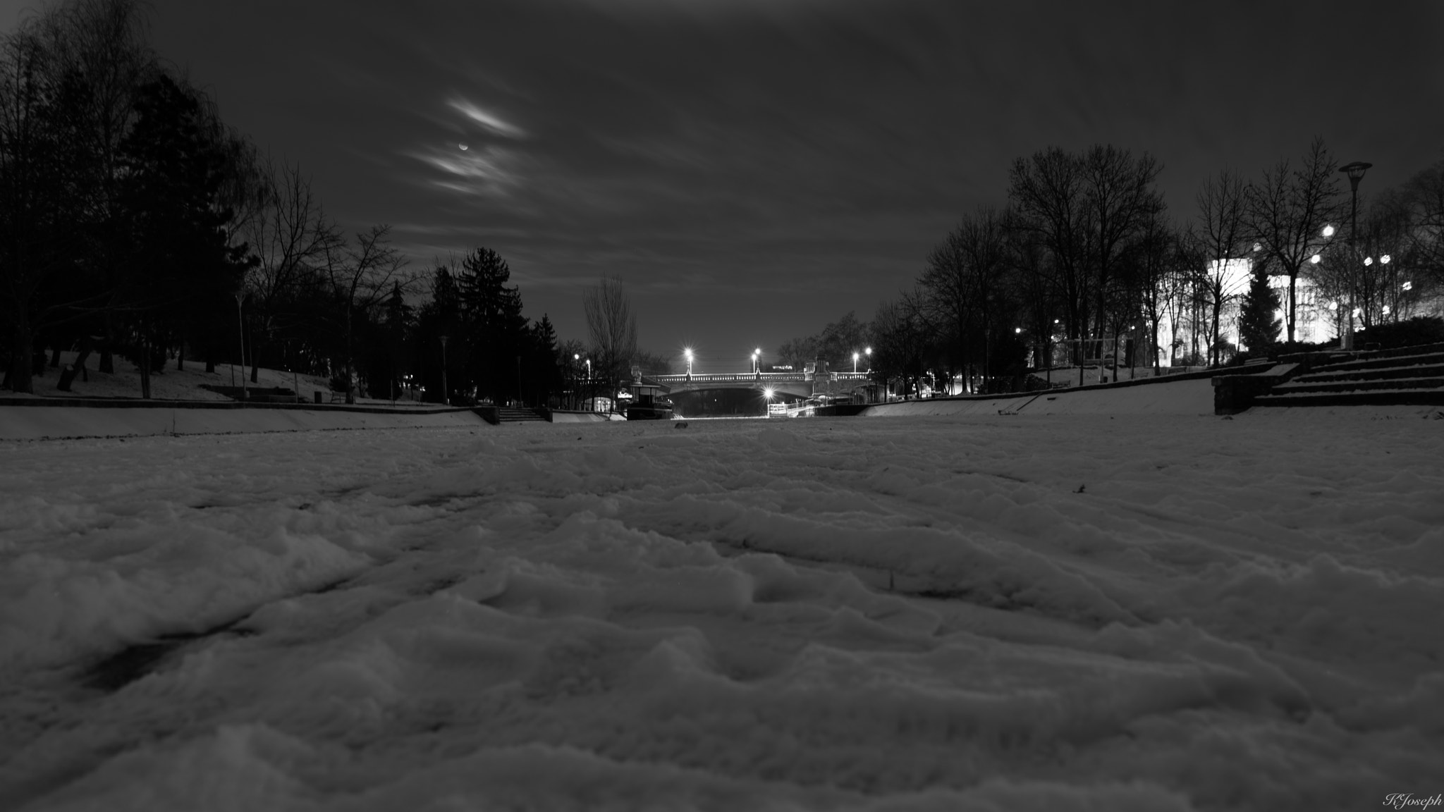 Sony FE 28mm F2 sample photo. Frozen river. photography
