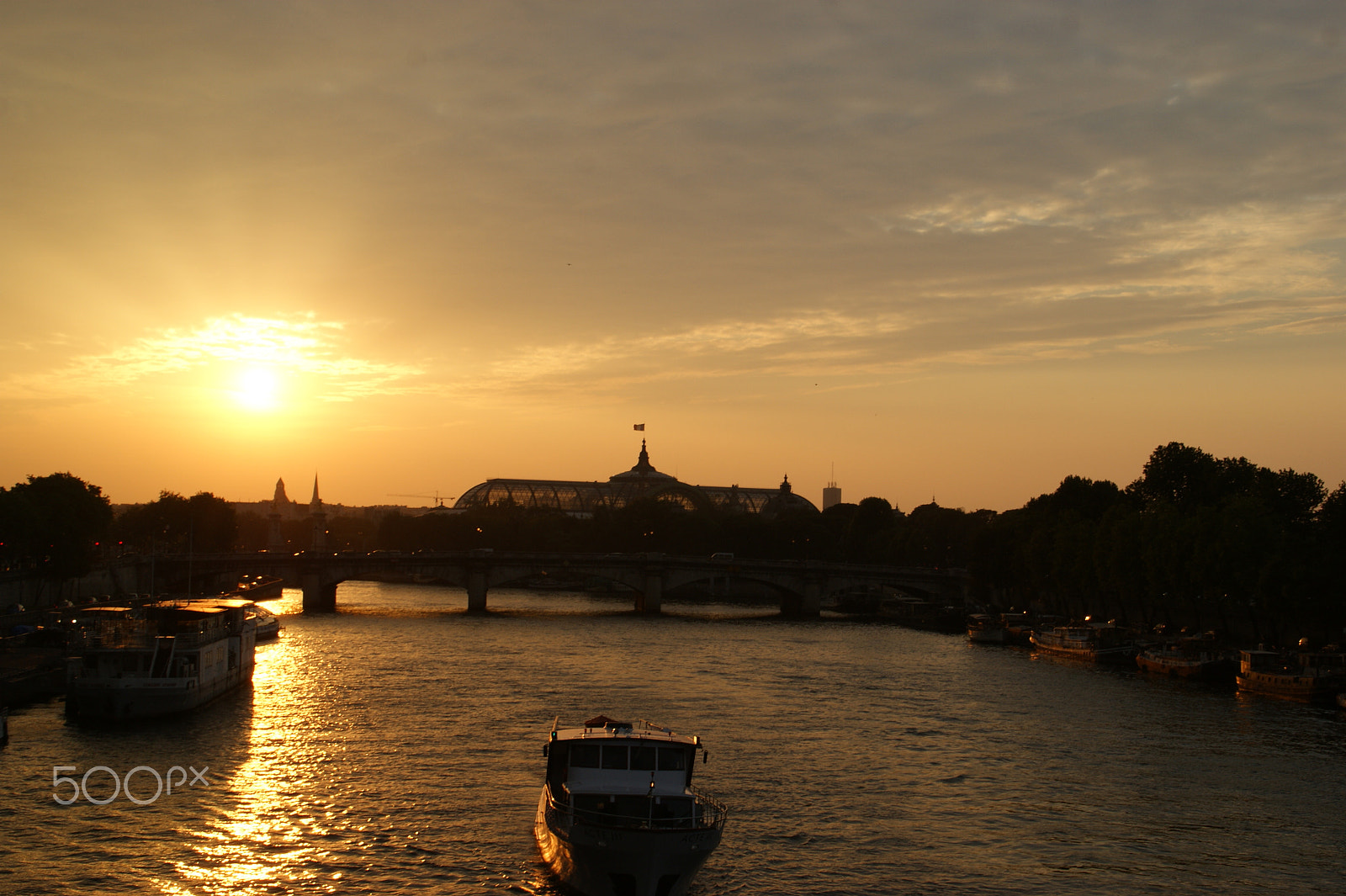 Sony Alpha DSLR-A350 + Sony DT 18-200mm F3.5-6.3 sample photo. Sunset over seine 1 photography