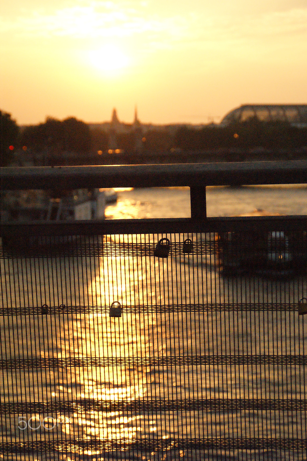Sony Alpha DSLR-A350 + Sony DT 18-200mm F3.5-6.3 sample photo. Sunset over seine 2 photography