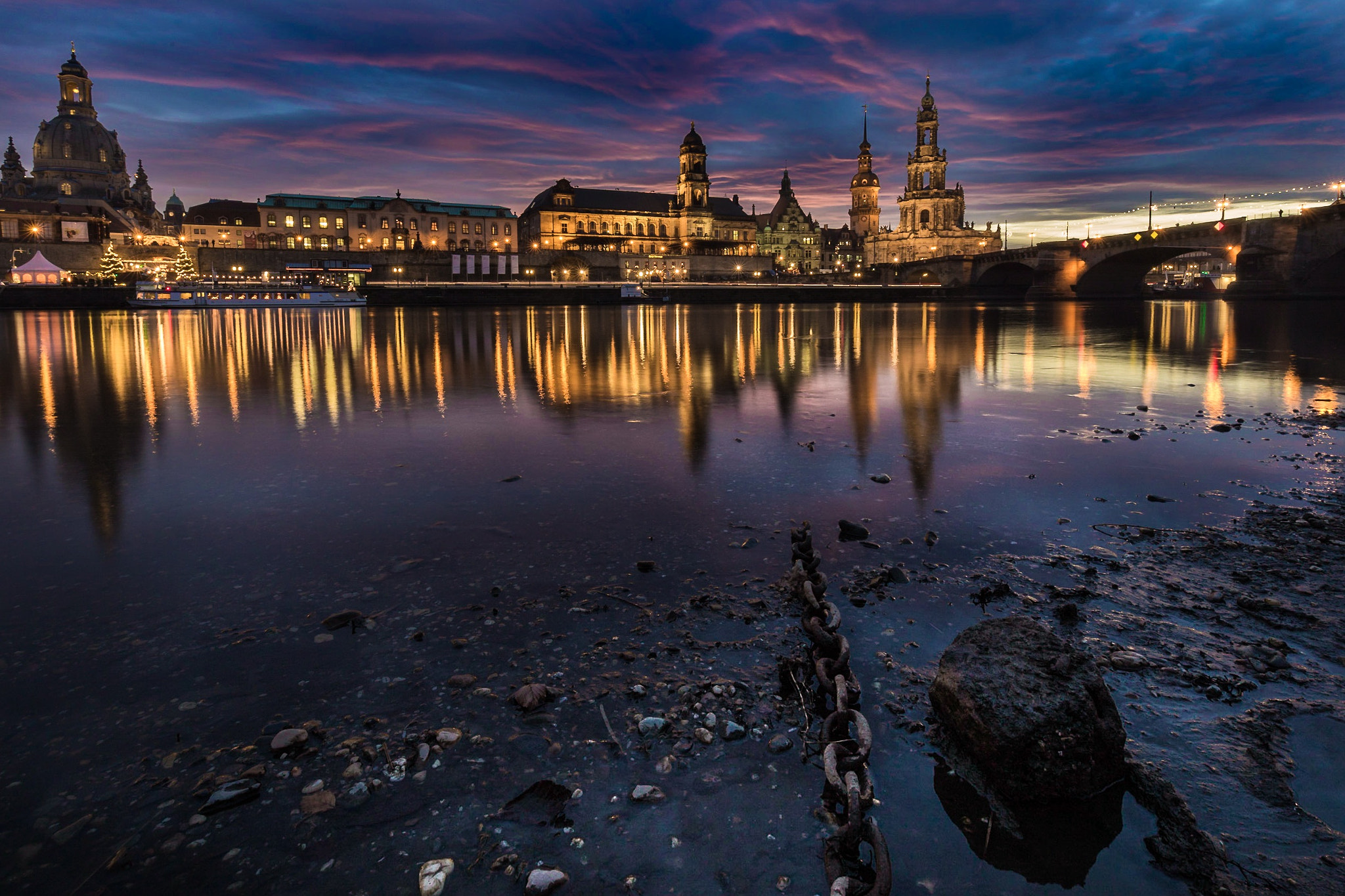 Canon EF 16-35mm F4L IS USM sample photo. Dresden photography