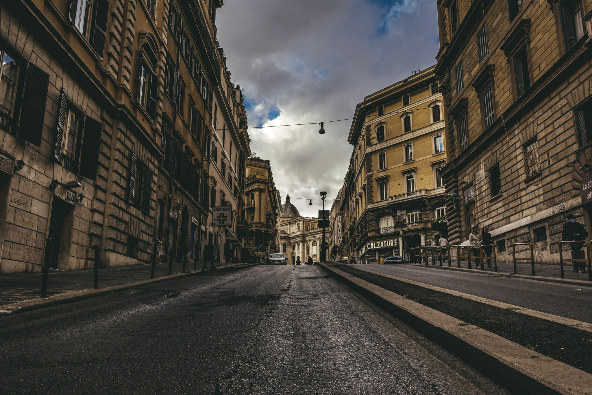 Nikon D5200 + Sigma 18-35mm F1.8 DC HSM Art sample photo. Walk to rome photography