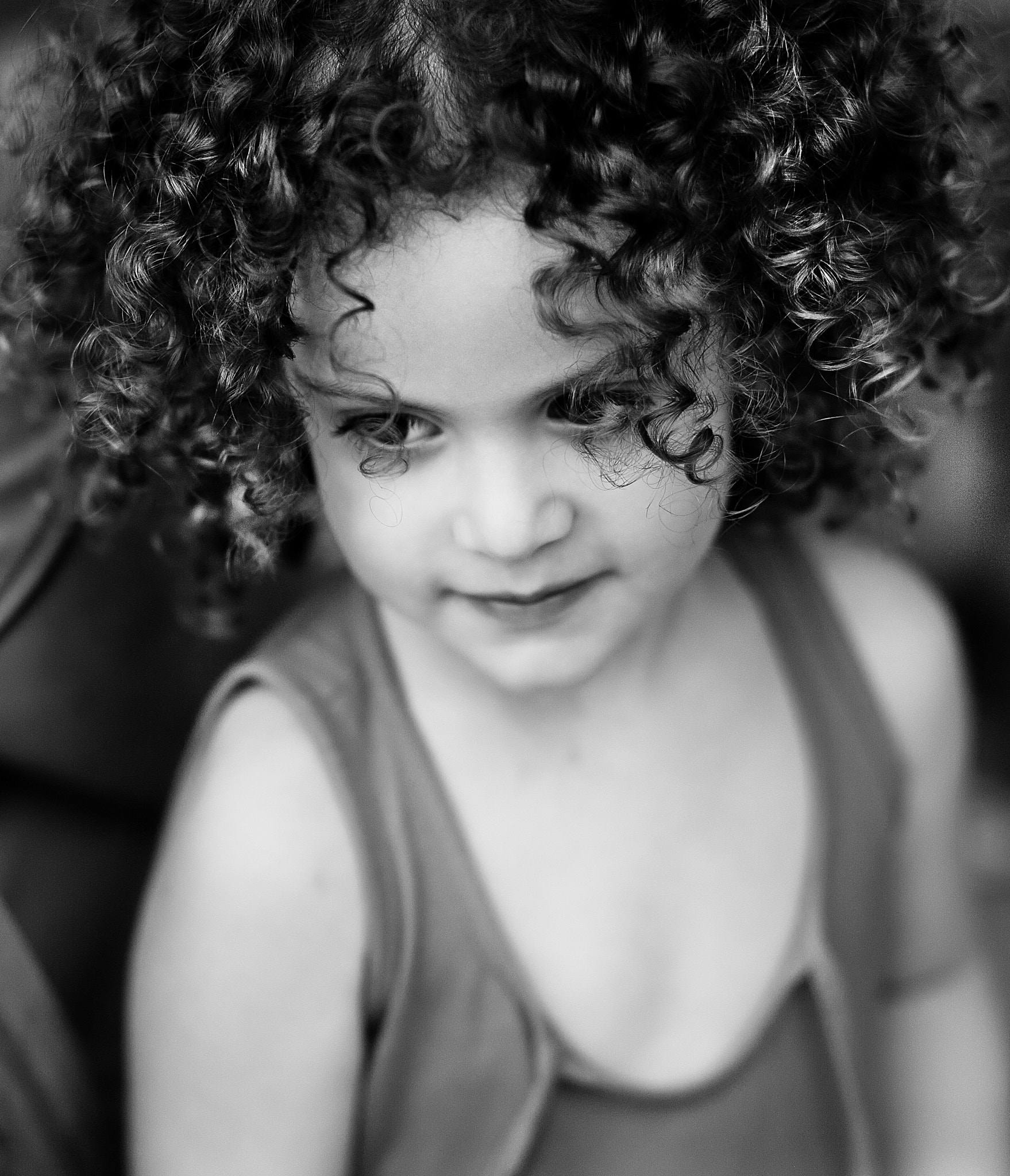 Canon EOS-1Ds Mark II + Canon EF 85mm F1.8 USM sample photo. Little curly hair photography