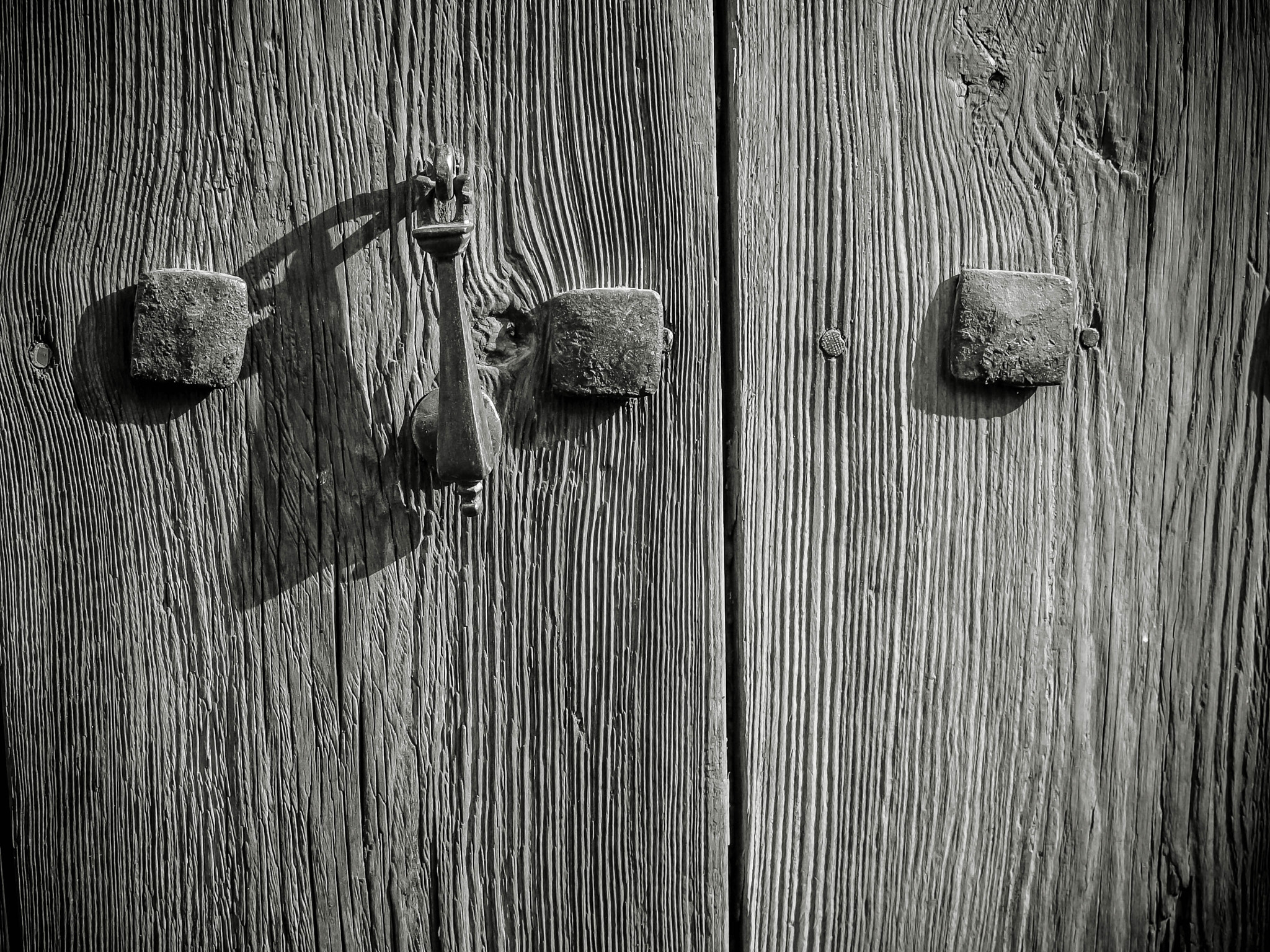 Olympus Zuiko Digital ED 40-150mm F4.0-5.6 sample photo. Old door photography